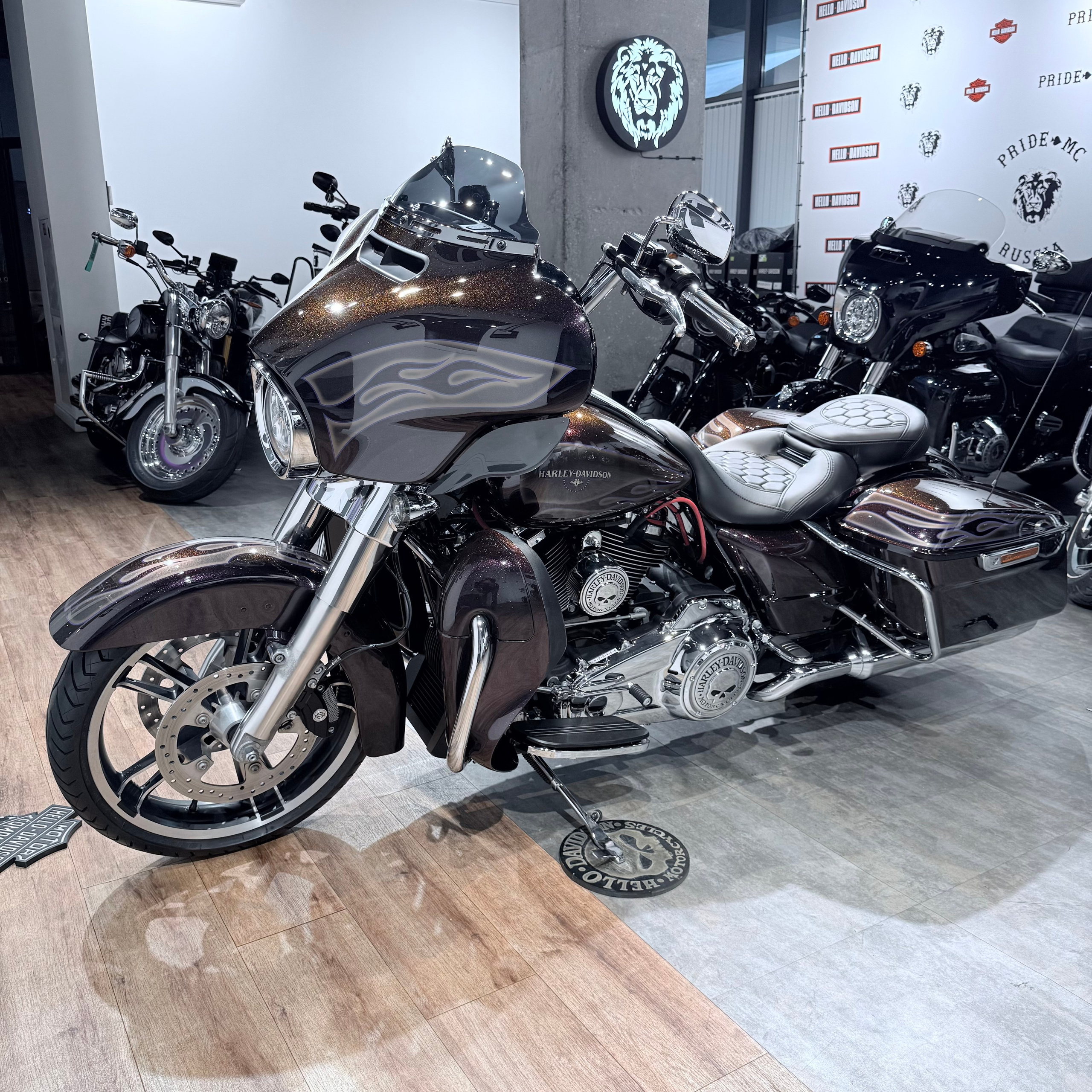 2017 Strееt Glide 107 АBS Наrd Сandy Mysteriоus Рurрlе Flakes. Hello Davidson, Москва. Только хорошие мотоциклы…