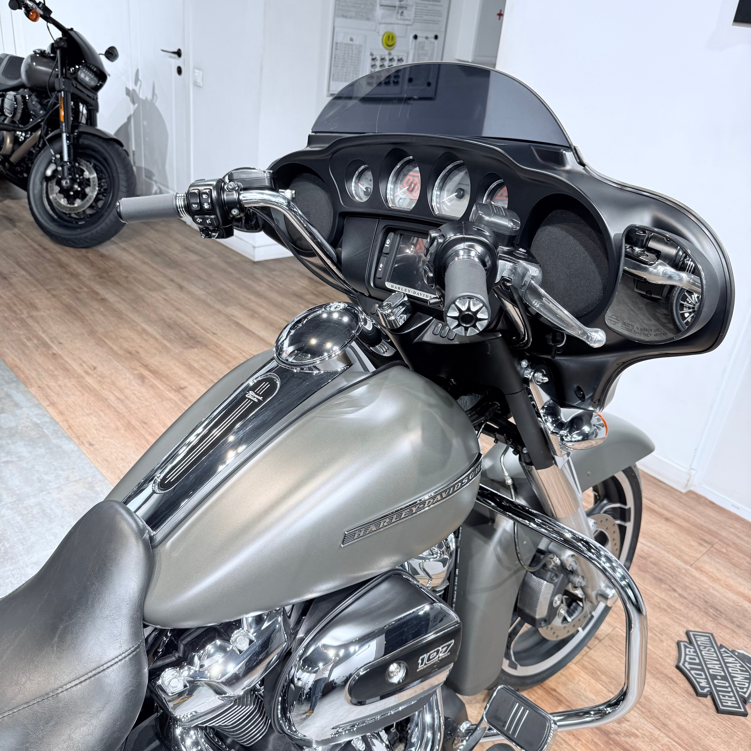2018 Strеet Glide Sресiаl 107 АВS Industrial Gray Dеnim. Hello Davidson, Москва. Только хорошие мотоциклы…