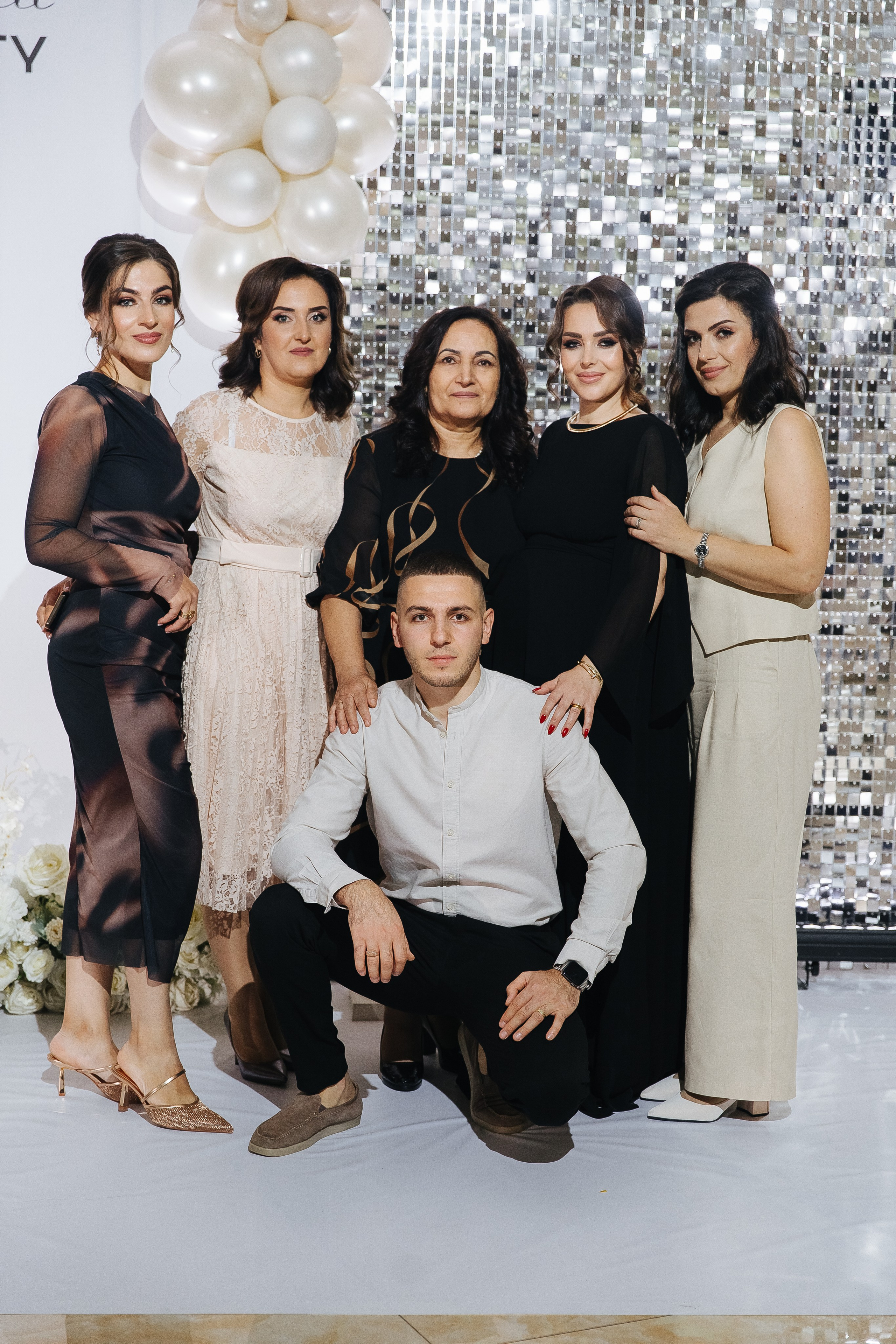 Ани и Назели. 35&5 День рождения, «Янтарь». Фотограф в Красноярске Надежда Воскресенская