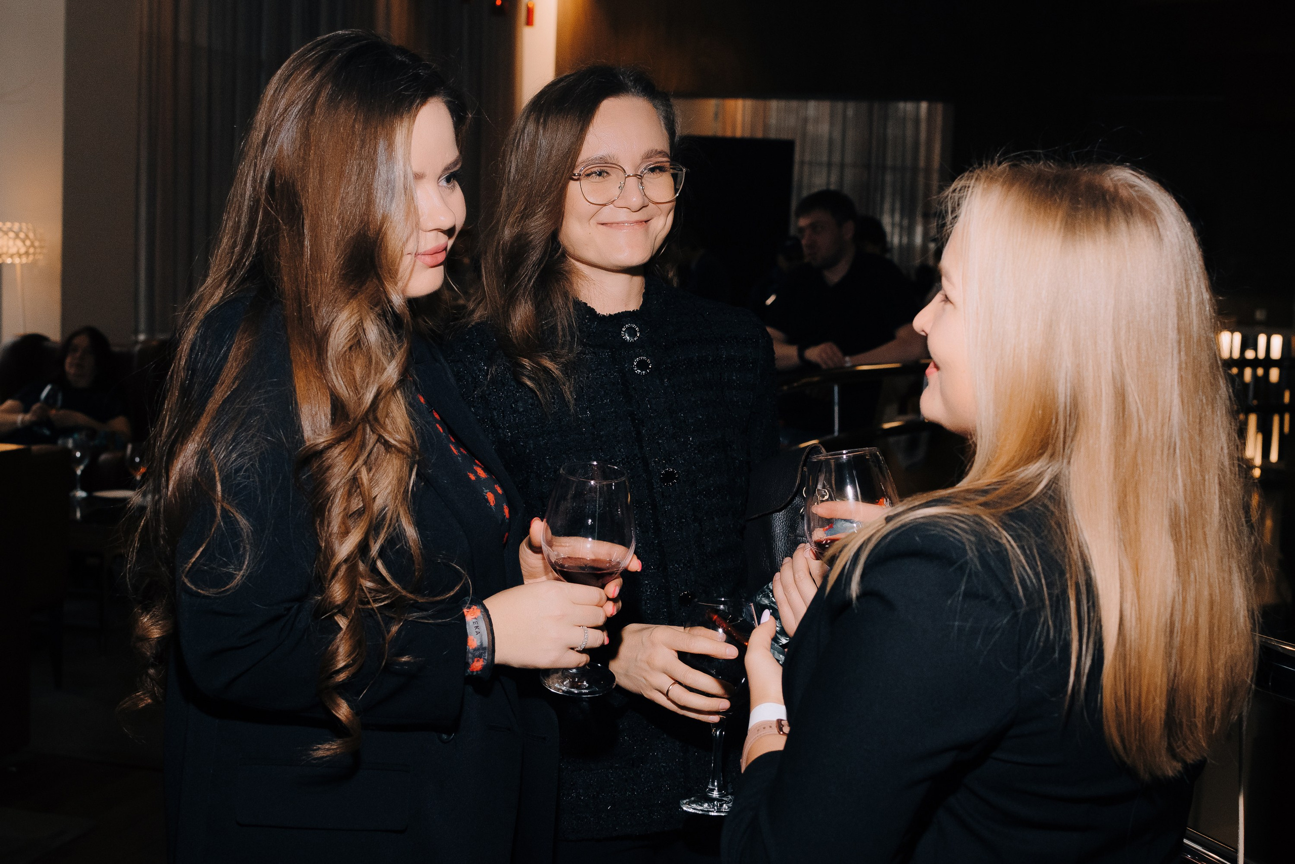 ФЕСТИВАЛЬ ВИНА И КРЕПКИХ НАПИТКОВ МАВТ-ВИНОТЕКА. Репортажный фотограф Зуев Роман г. Челябинск