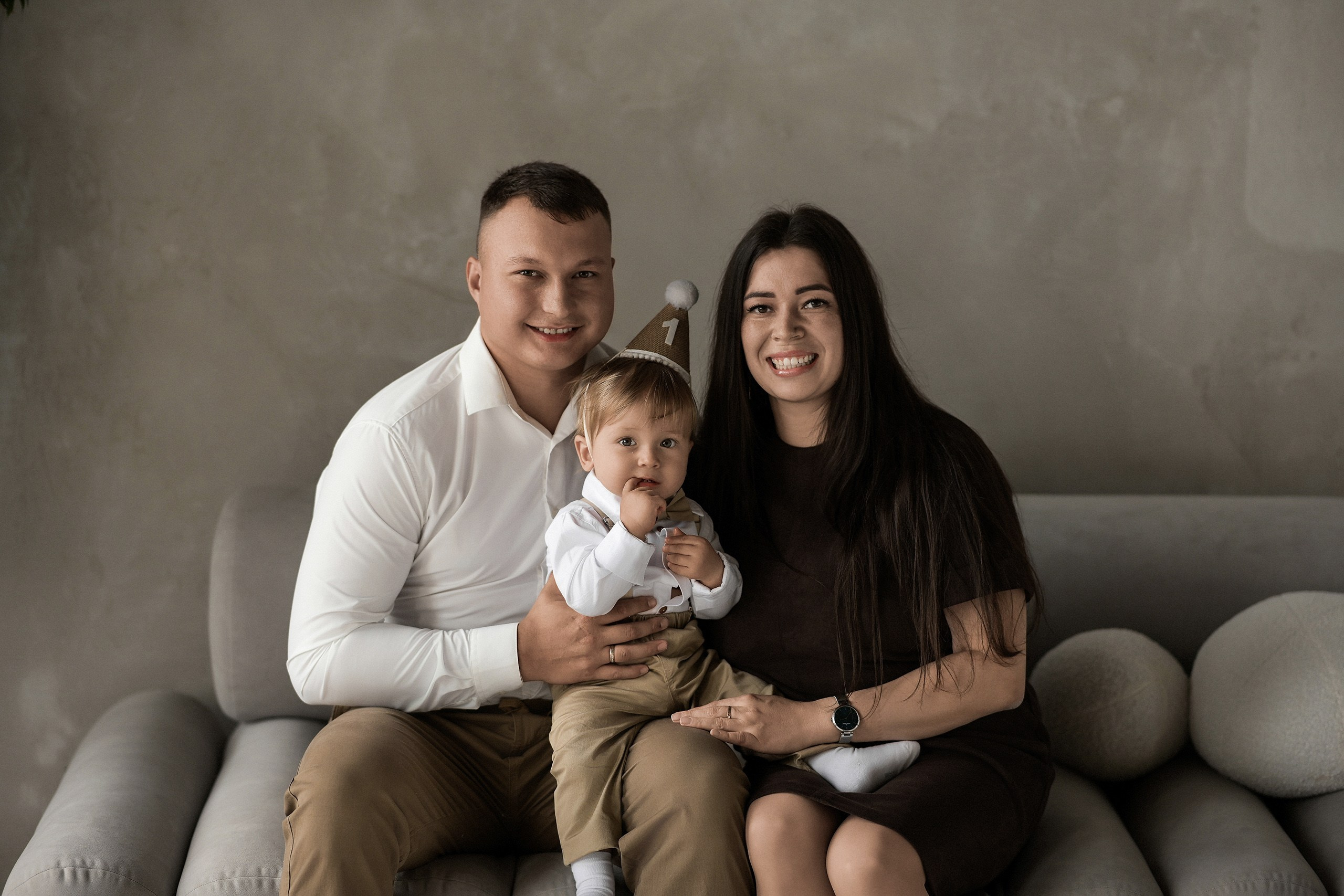 Семейная фотосессия на первый день рождения в Красноярске. 📸 Свадебный и семейный фотограф в Красноярске Тихомиров Евгений | 17 лет опыта | 800+ свадеб