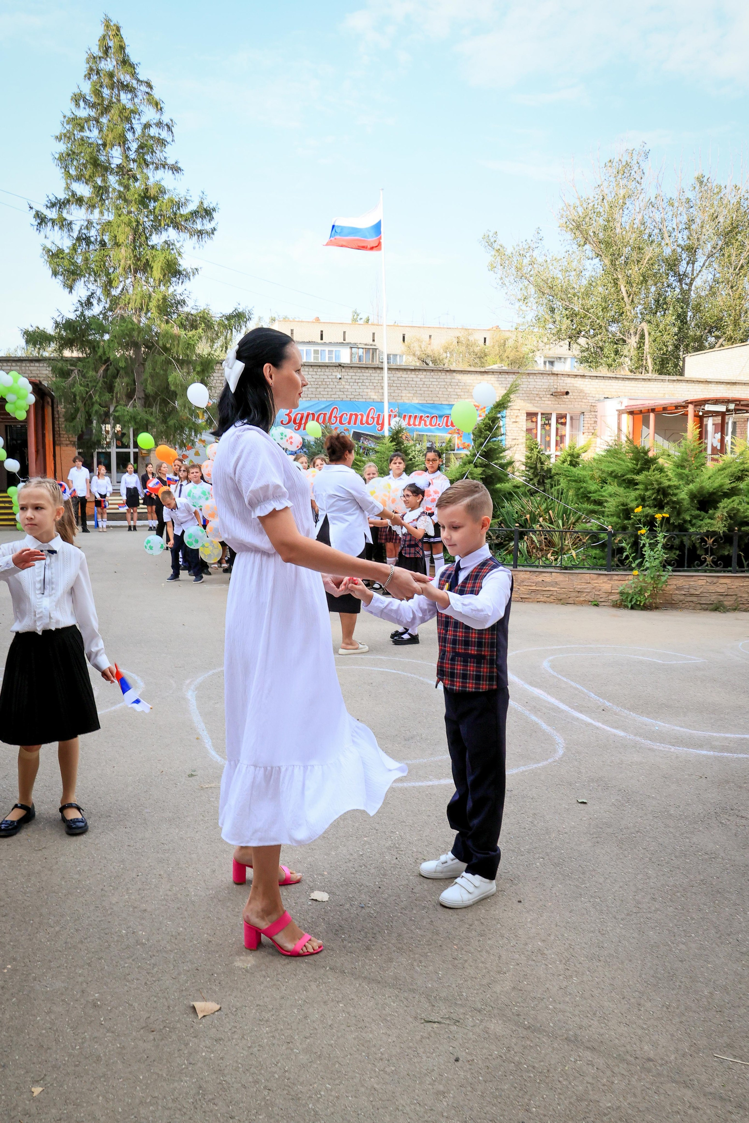 ШКОЛА 1 СЕНТЯБРЯ. Свадебный фотограф — видеограф в г. Астрахань Екатерина Юмашева