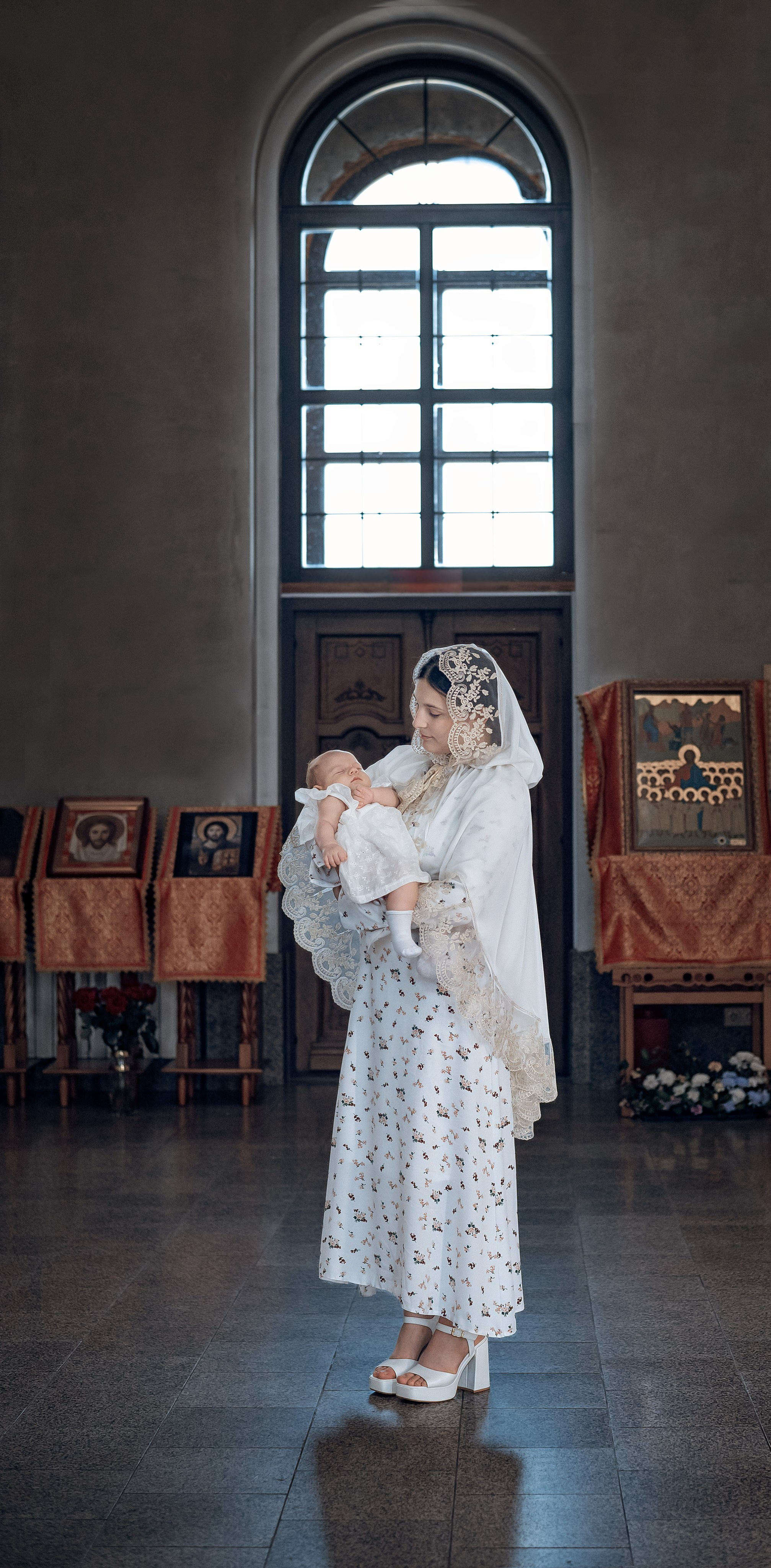 Крещение Василисы в храме исповедников и новомучеников Российских. Фотографы крещения/венчания  Красноярск Татьяна и Вячеслав Переваловы