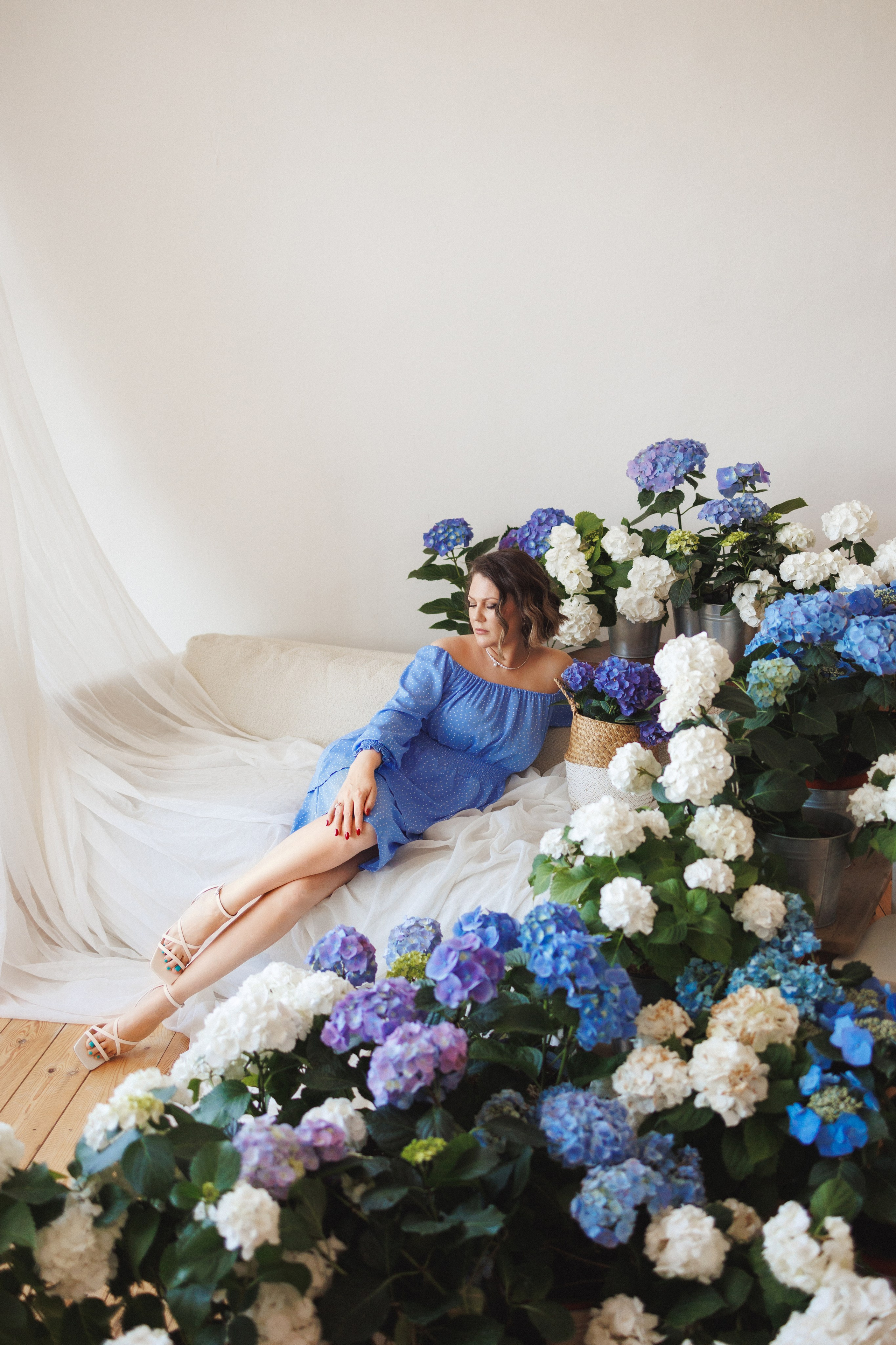 Фотосессия с живыми цветами Гортензии в фотостудии Space JOBS, город Краснодар. Семейный и детский фотограф в Краснодаре Анна Трашкова