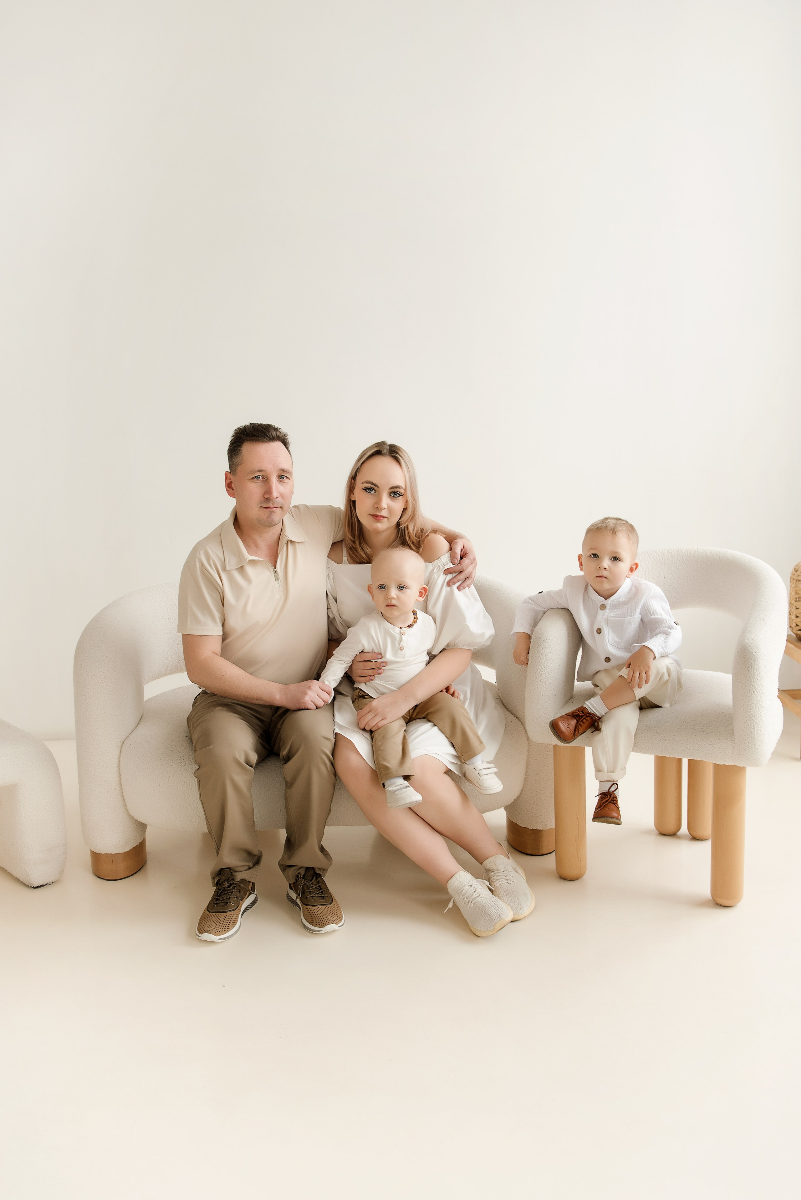 Семейная съёмка большой семьи в Москве. Детский фотограф в Долгопрудном и Москве