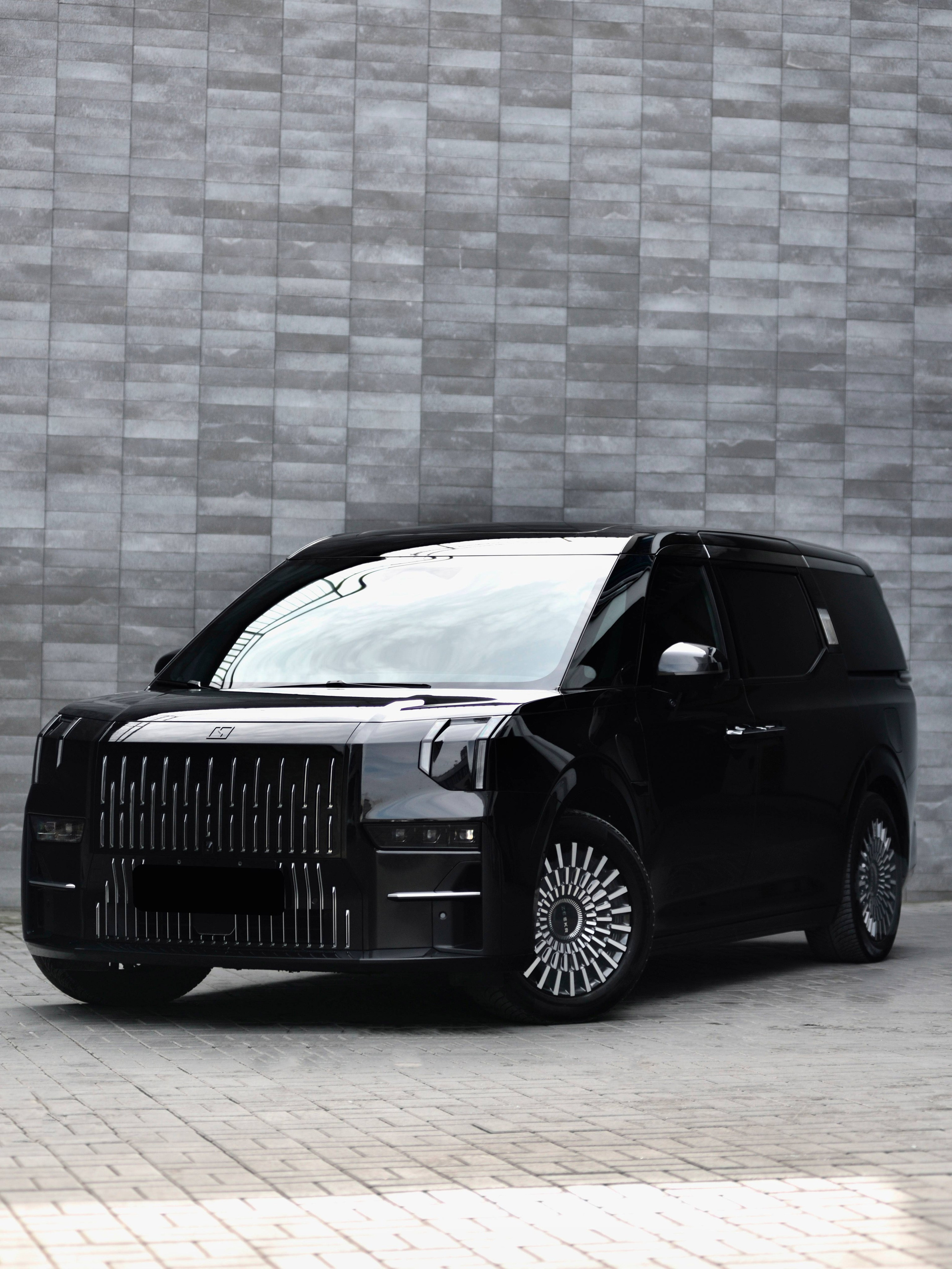 Zeekr 009. Автомобильный и интерьерный фотограф в Минске Александр Тагаев