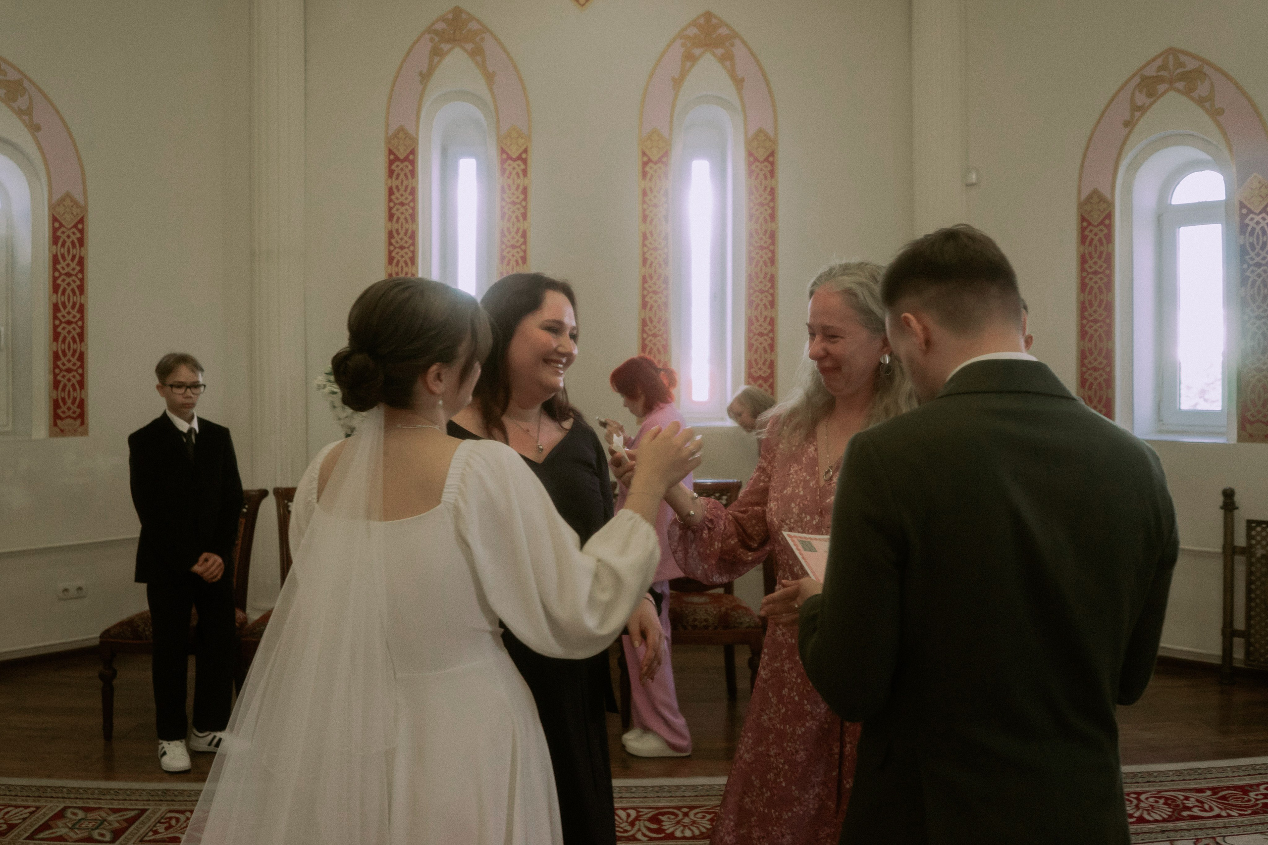 свадебная церемония с родственниками в ЗАГСе Измайловского Кремля