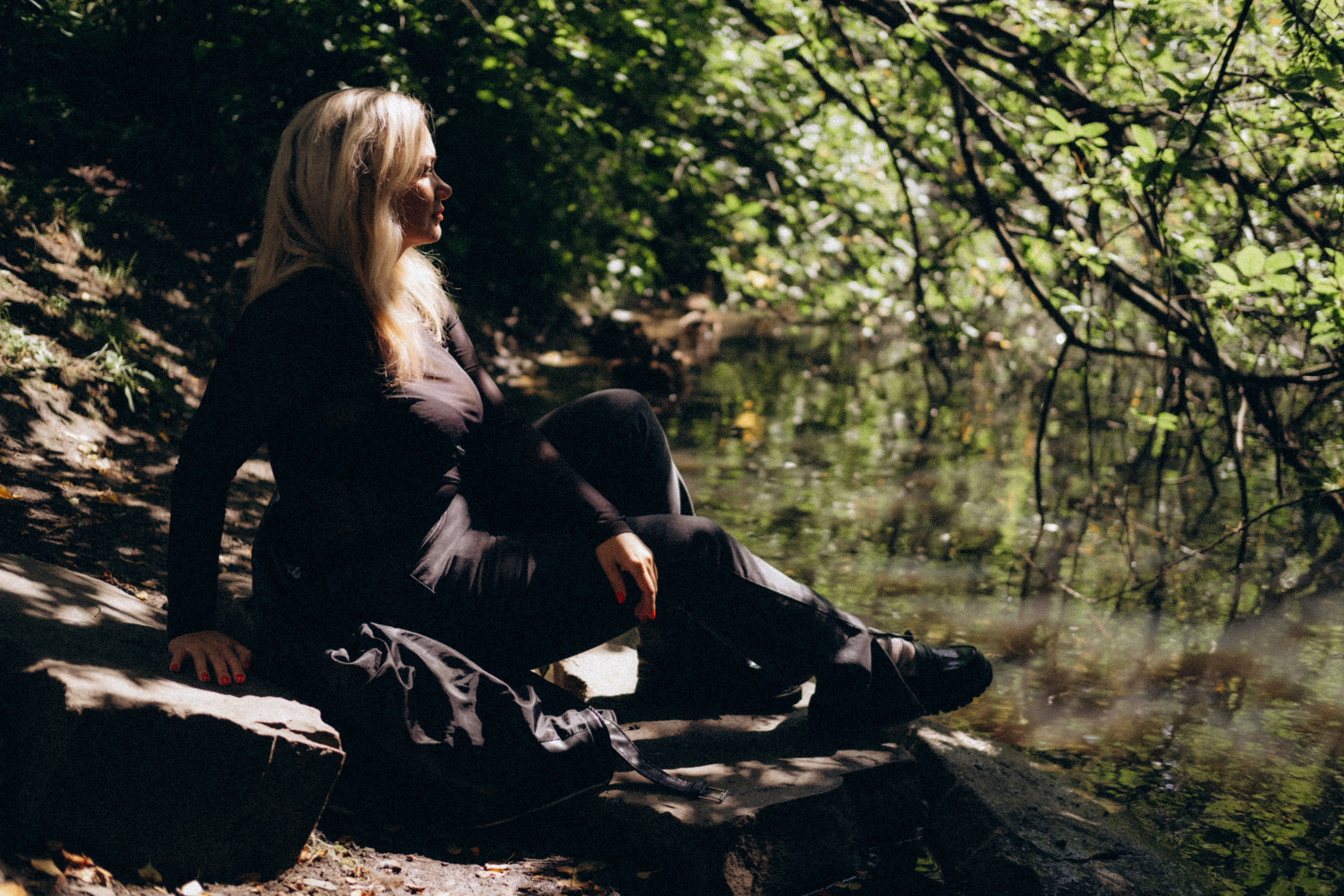 Фотосессия девушки в парке Екатеринбурга. Свадебный фотограф в Екатеринбурге — заказ профессиональной фотосесии, все виды фотосъемки