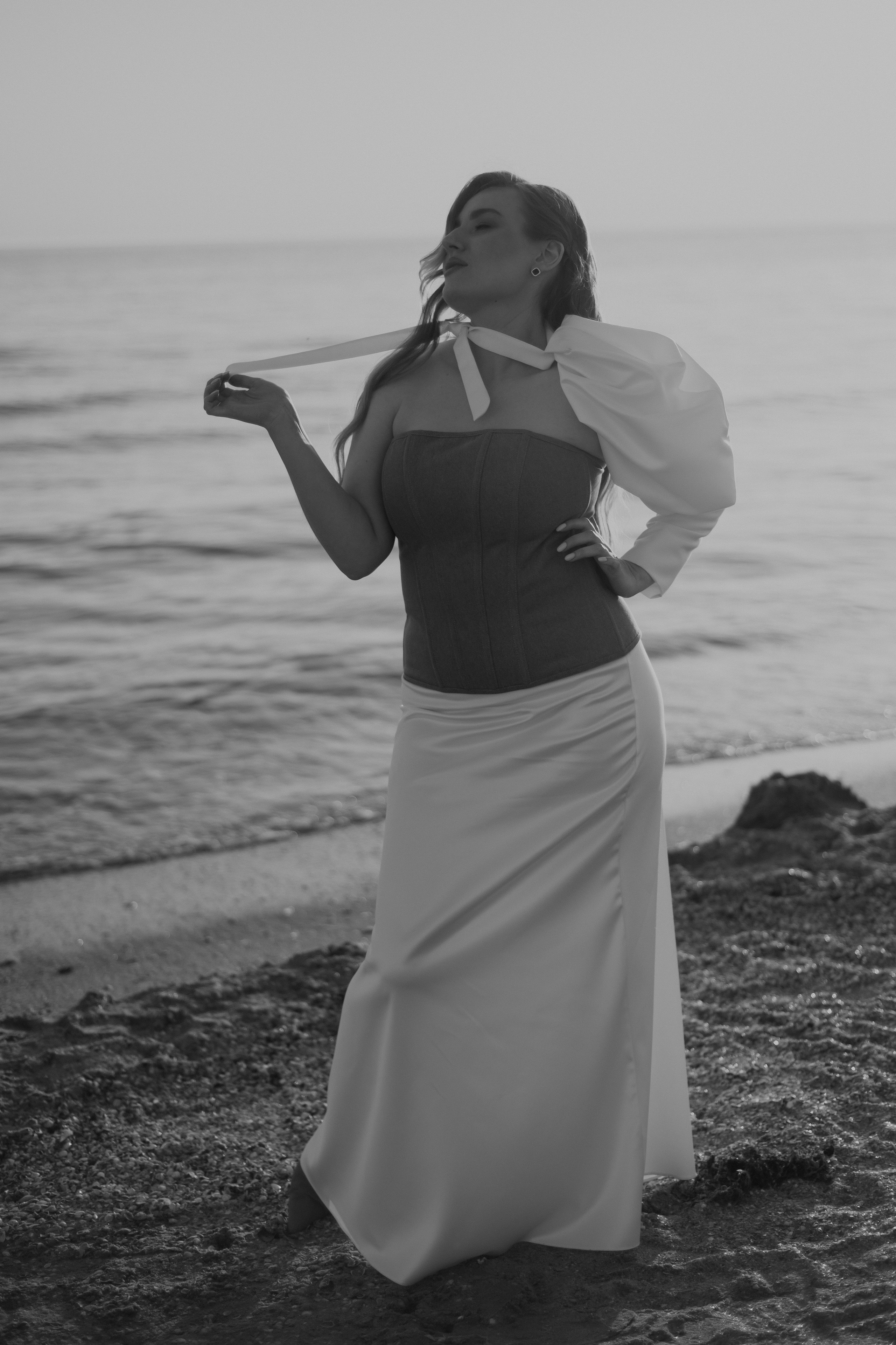 Объявление о свадьбе на пляже в Анапе: искренние эмоции и радостные лица молодоженов