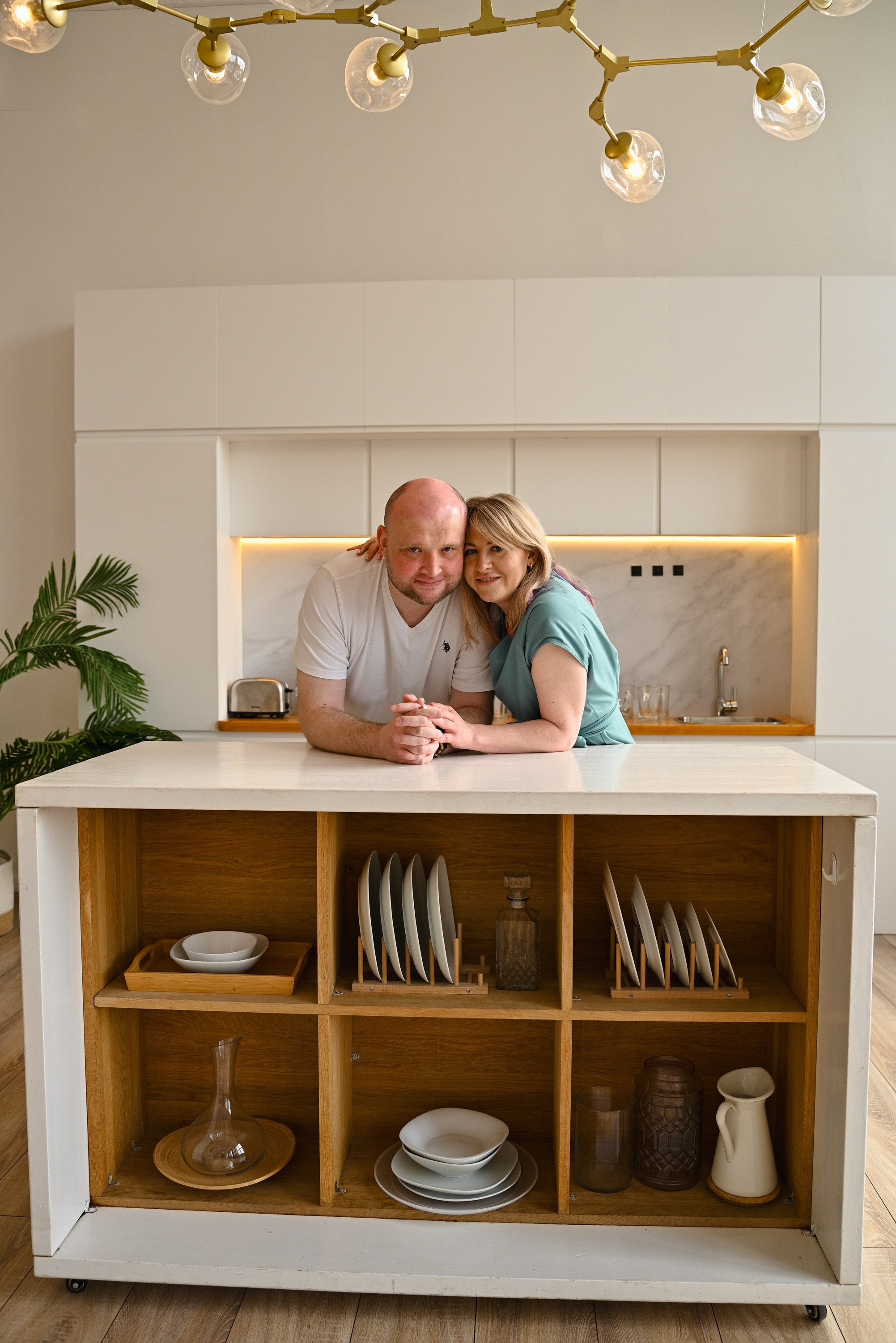 Счастливая большая семья. Компания и фотошкола по созданию контента в Москве