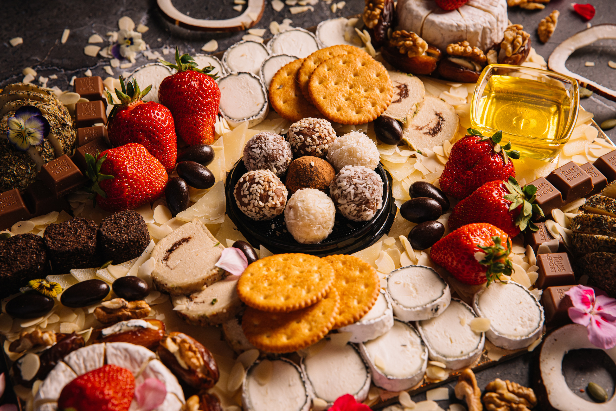 Маркетплейсы, контент, предметная съемка. Свадебный фотограф и видеограф Владислав и Анастасия Макриди