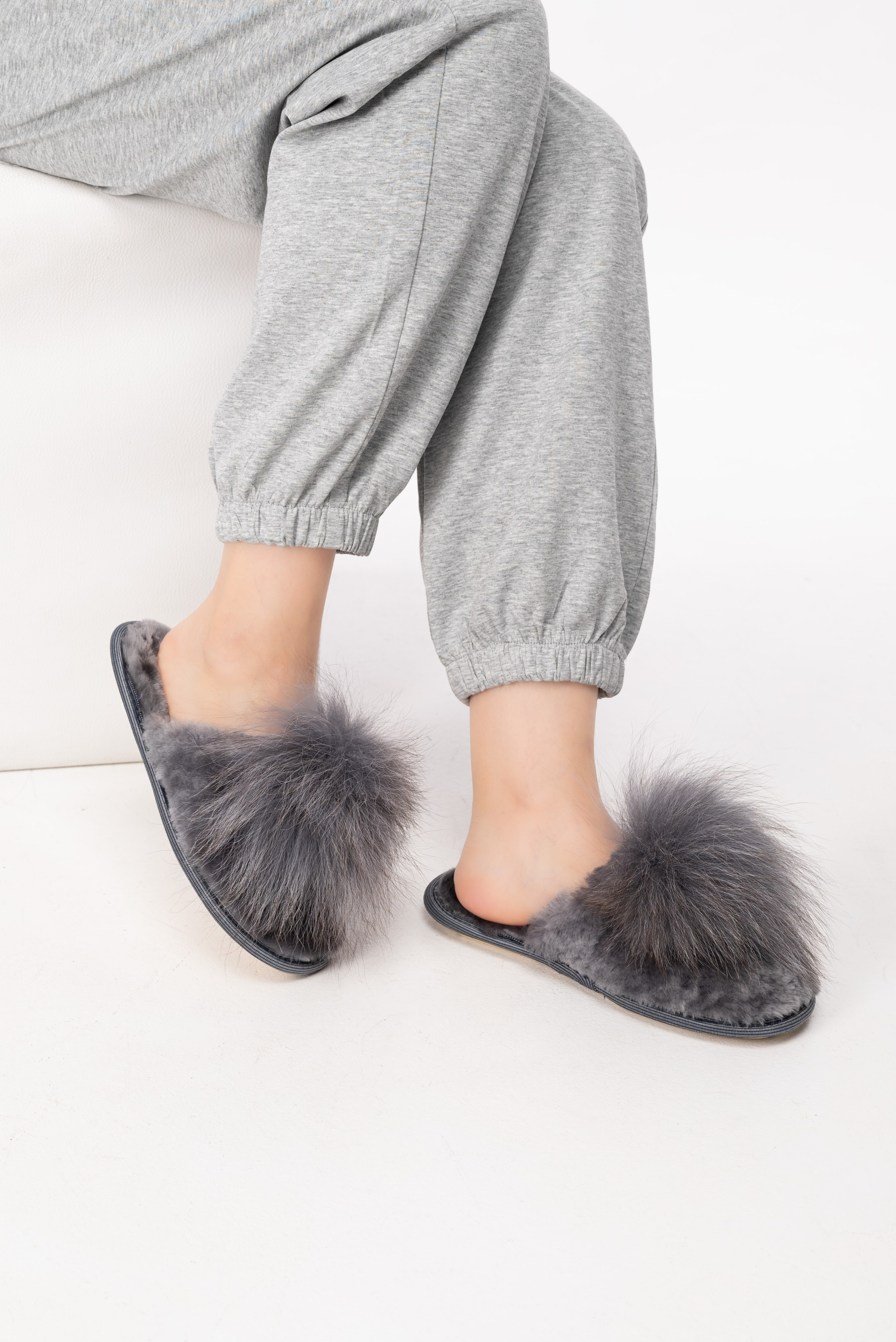 Тапочки и чуни. Предметный фотограф, фото для маркетплейсов Пятигорск, КМВ