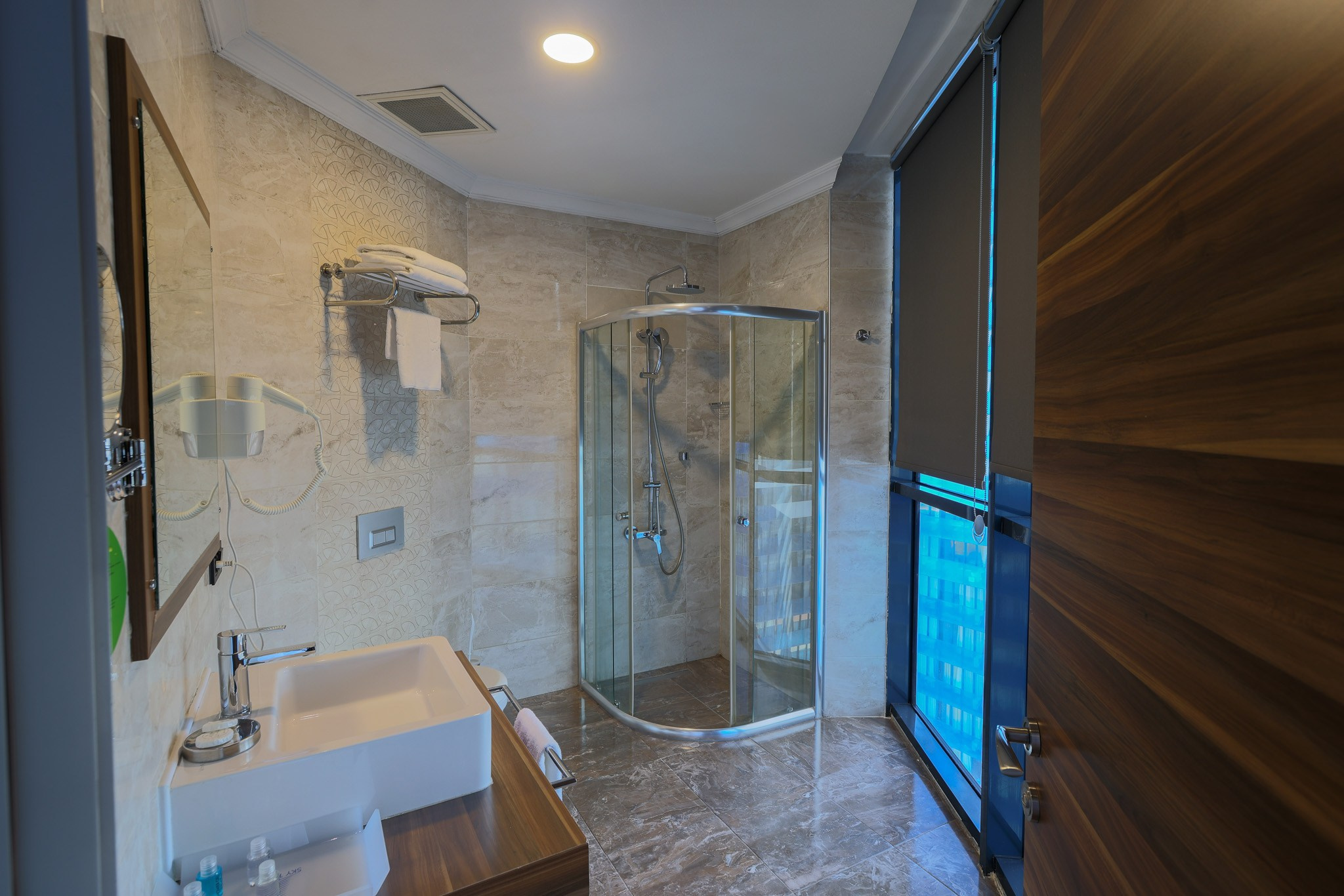 SKY TOWER (METRO CITY). Режиссёр, клипмейкер, фотограф — Андрей Охота