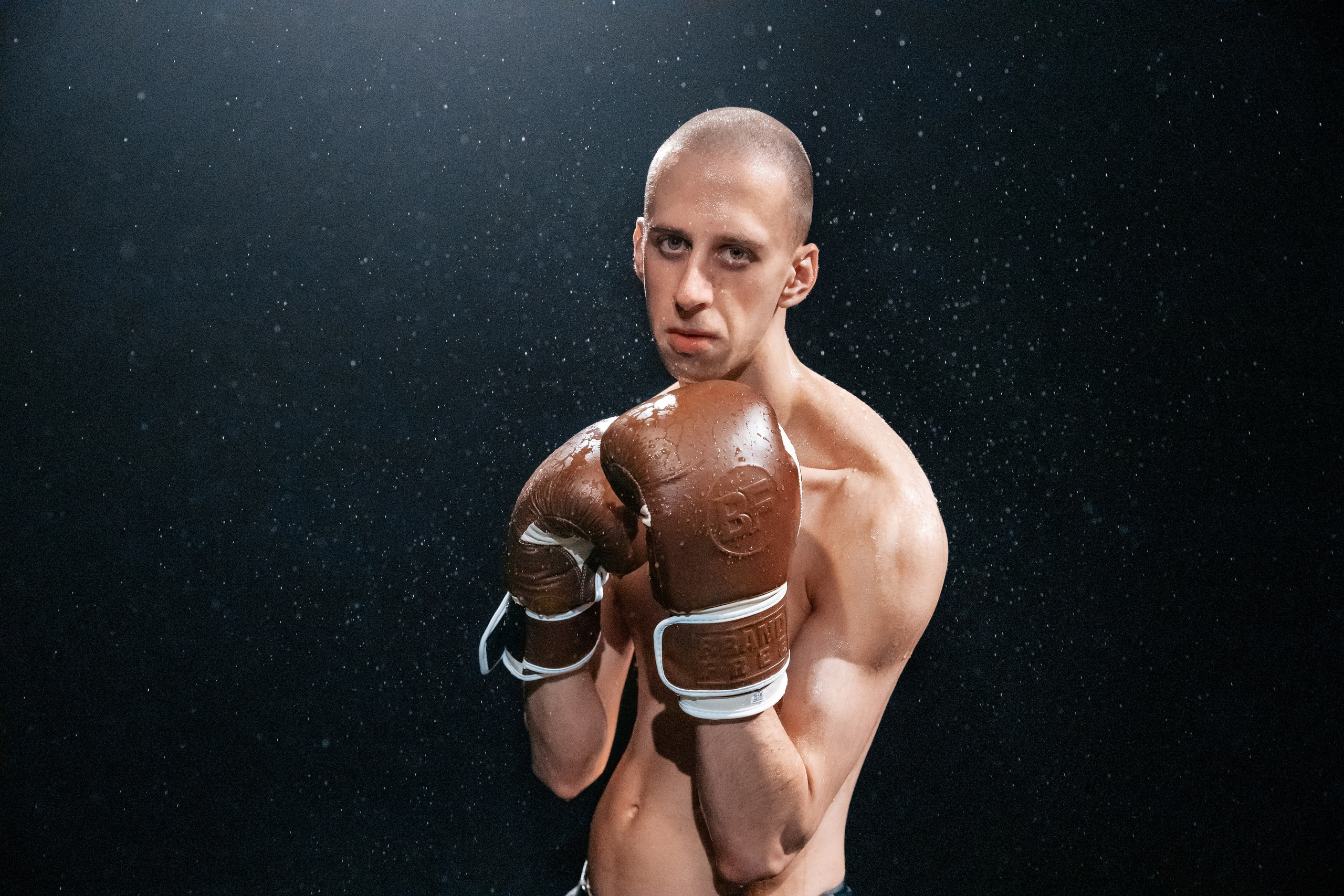 Sovremennik. Бьюти- и портретный фотограф в Москве Полли Максимова. Создаю съёмки и делаю ретушь для брендов косметики и рекламы