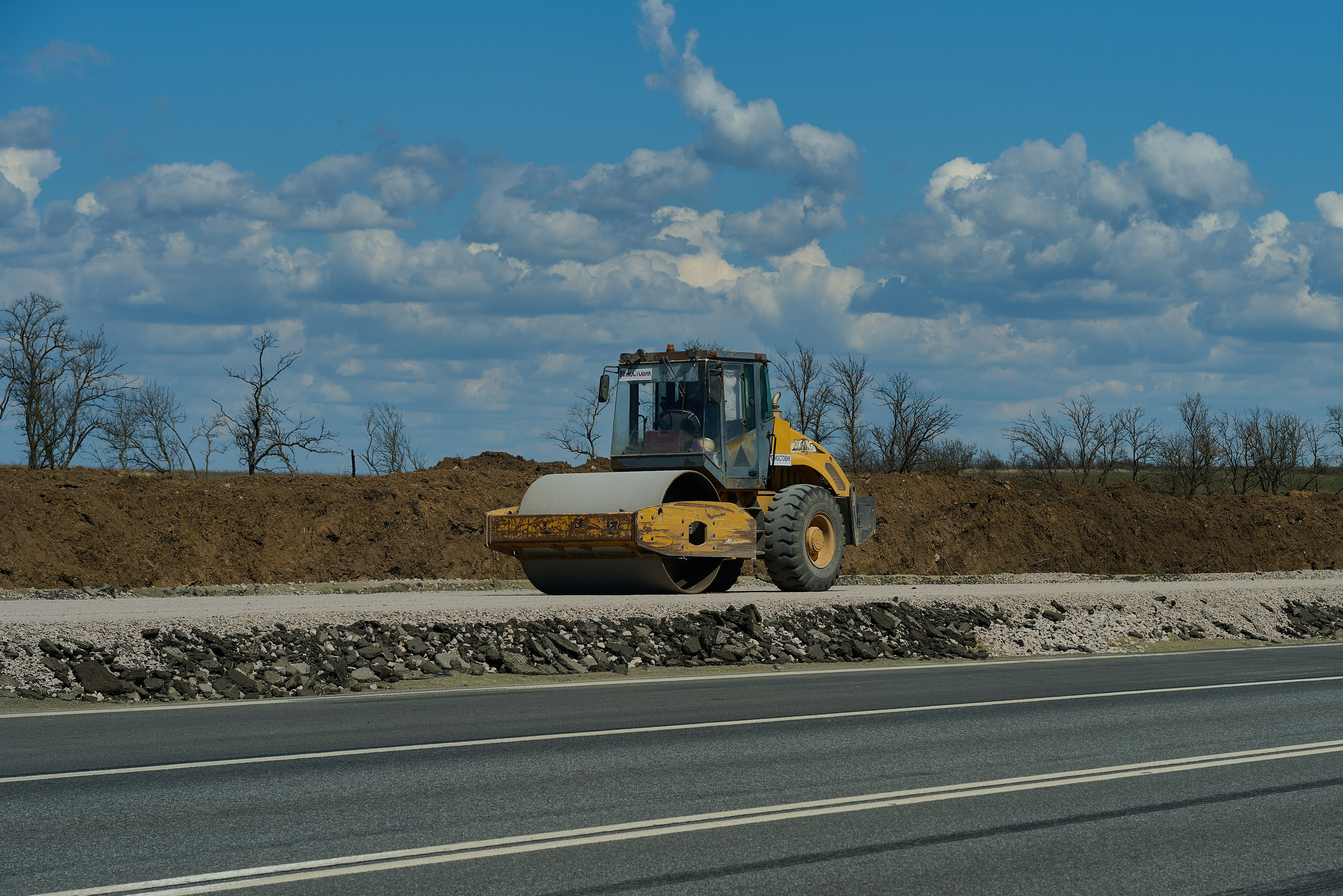 Уличные фотографии Мариуполя. Мариуполь 2024. Весенний Мариуполь. Фотограф Роман Адлер.