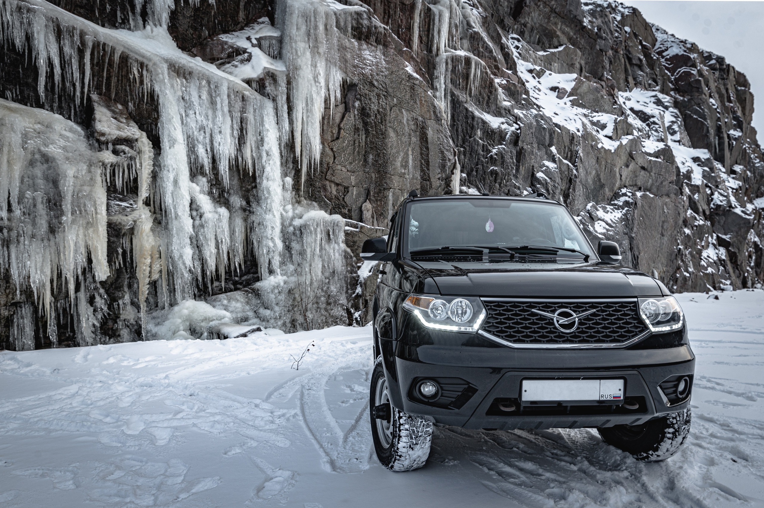 Фотографии автомобилей. Фотосессии для авто. Фотограф Роман Адлер.  Профессиональные фото УАЗ Патриот. Серия Русский Север 2023