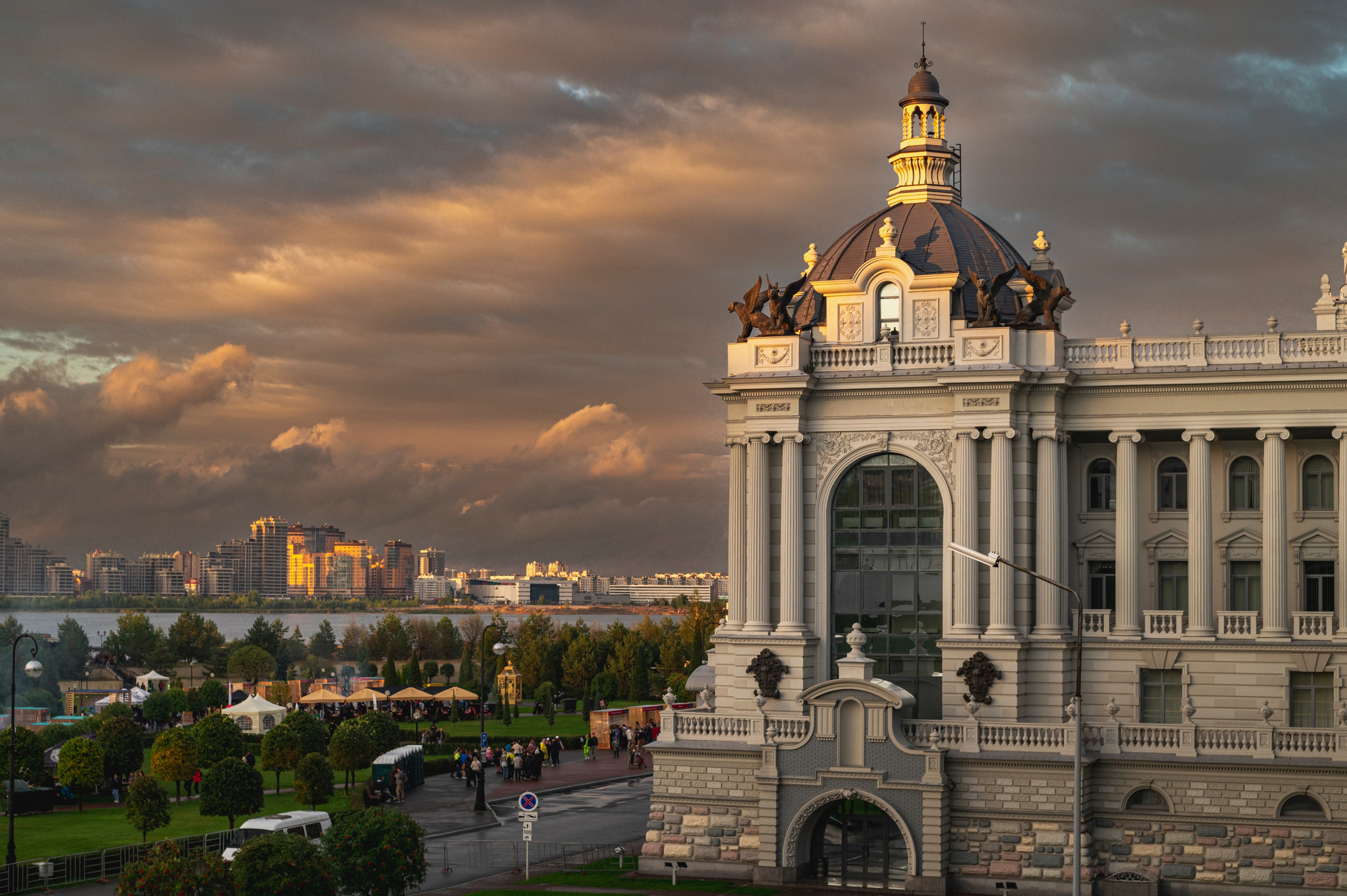 Профессиональная уличная фотография. Фотограф Роман Адлер. Фотография архитектуры. Фото Казань 2022 Фото Казани