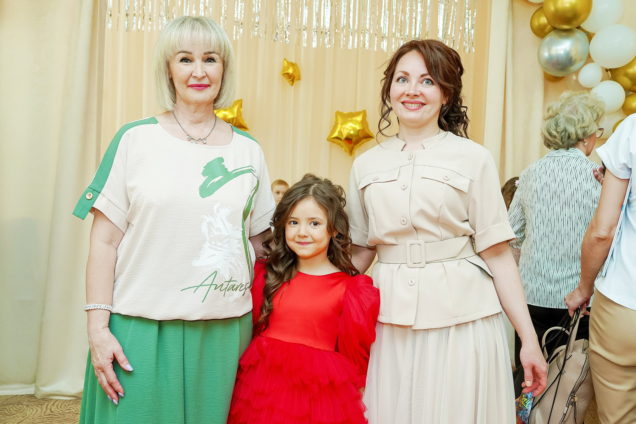 Фотосъемка видеосъёмка фотограф видеооператор новогодних утренников  в. Фотограф, видеооператор Нина Коршунова