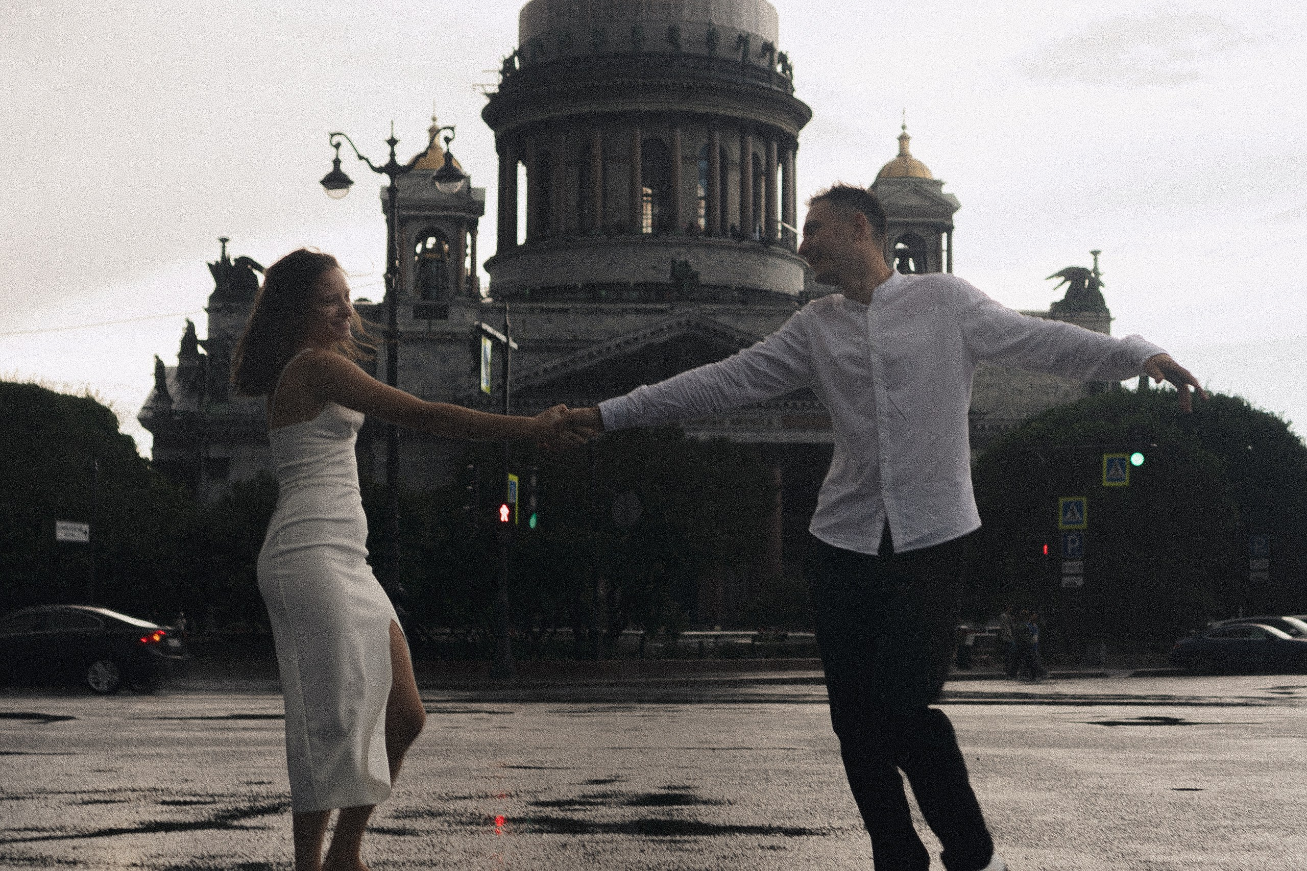 СВАДЕБНАЯ ФОТОСЕСИСИЯ В МЕТРО И ВОЗЛЕ ИСАКИЕВСКОГО СОБОРА В ДОЖДЬ. Профессиональный фотограф, Санкт-Петербург — Виктория Богомолова