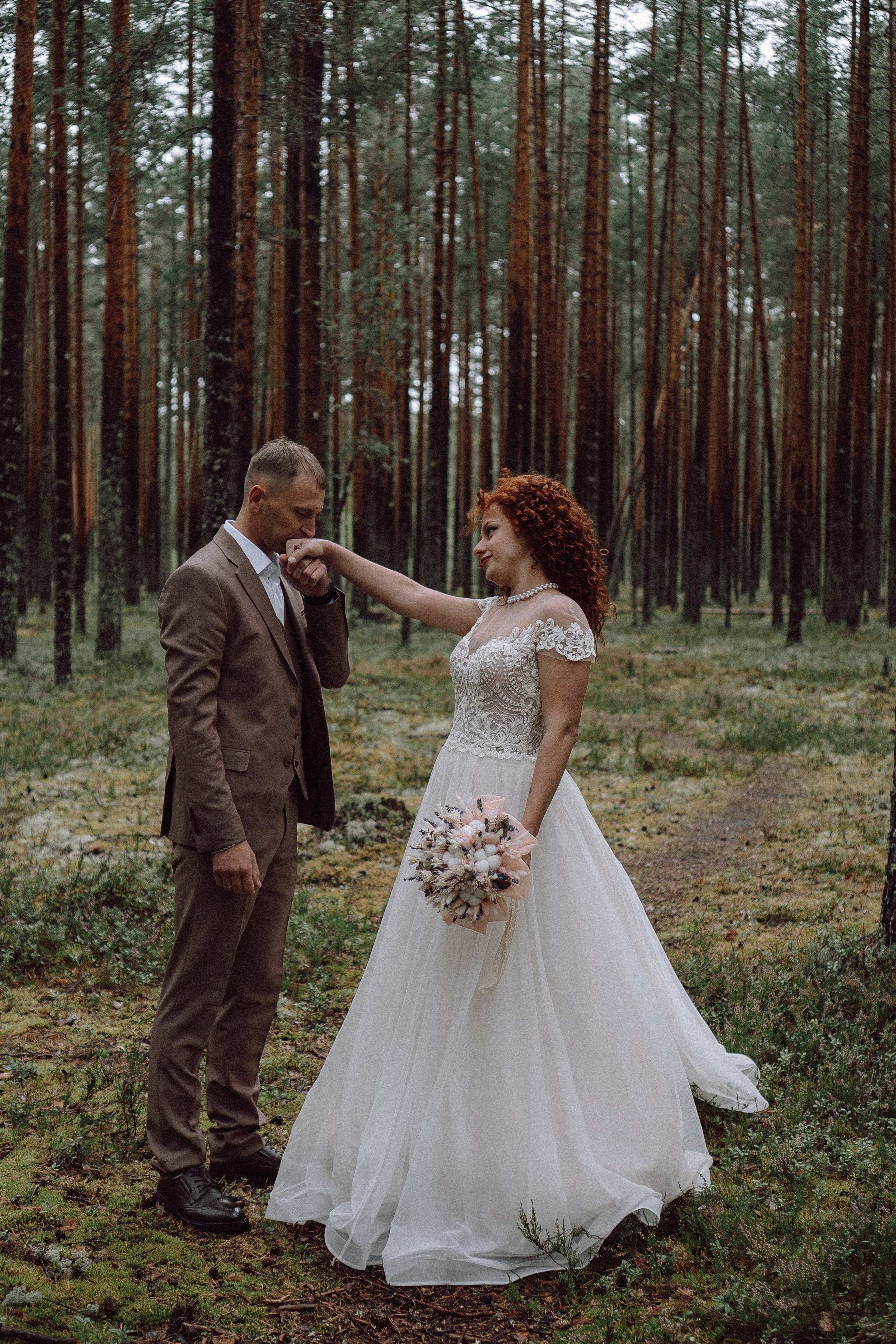 СВАДЕБНАЯ ФОТОСЕССИИЯ ПАРЫ В ГОРОДЕ ПРИОЗЕРСК В СОСНОВОМ ЛЕСУ И С ПИКАПОМ. Профессиональный фотограф, Санкт-Петербург — Виктория Богомолова