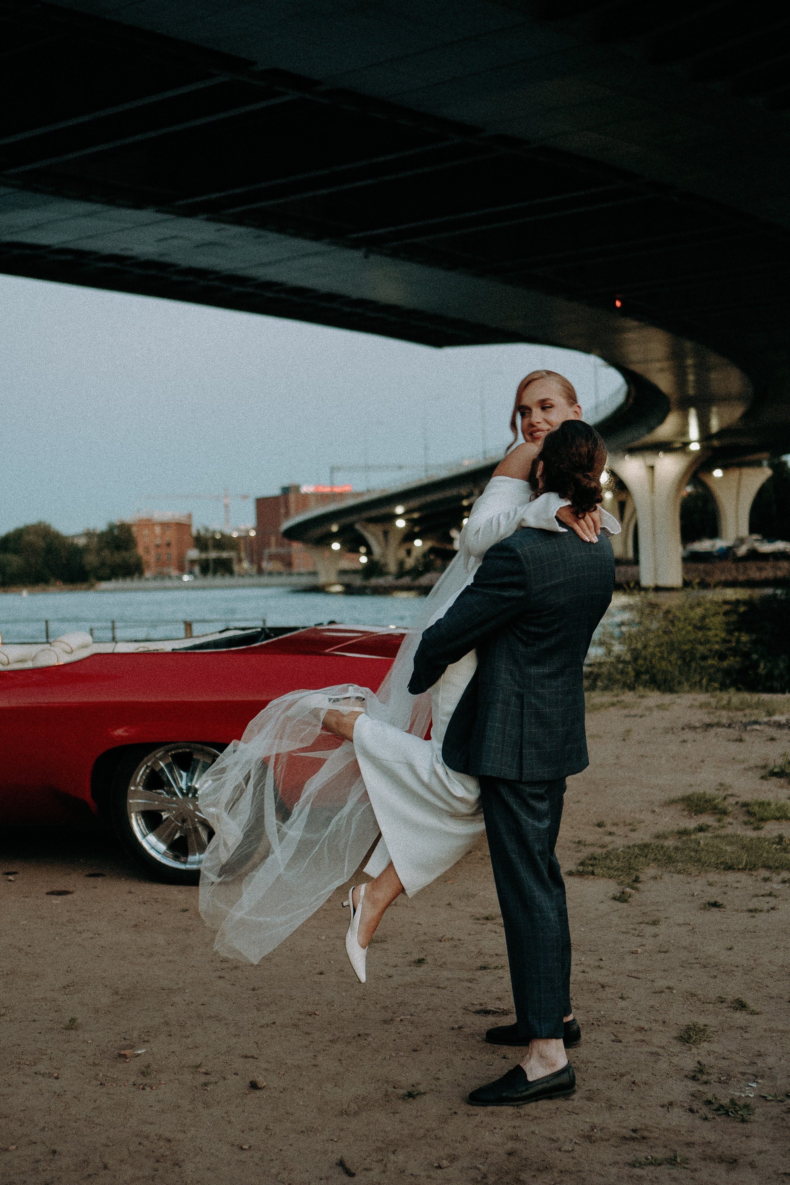 СВАДЕБНАЯ СЬЕМКА ВОЗЛЕ МСОТА БЕТАНКУРА НА КАБРИОЛЕТЕ. Профессиональный фотограф, Санкт-Петербург — Виктория Богомолова