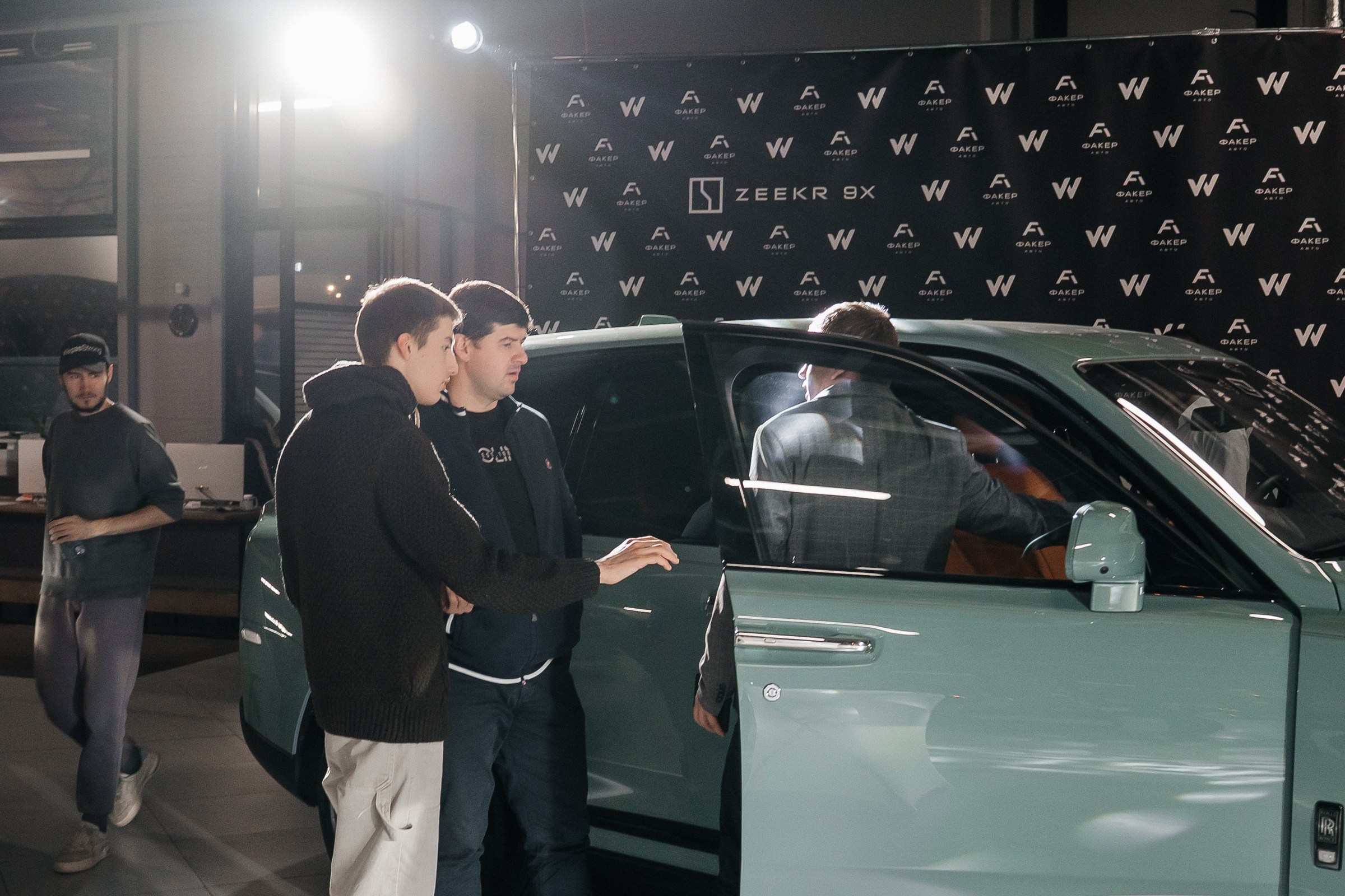 ПРЕЗЕНТАЦИЯ АВТО В FAKER AUTO GROUP. Семейный и репортажный фотограф в Москве Оксана Шилова