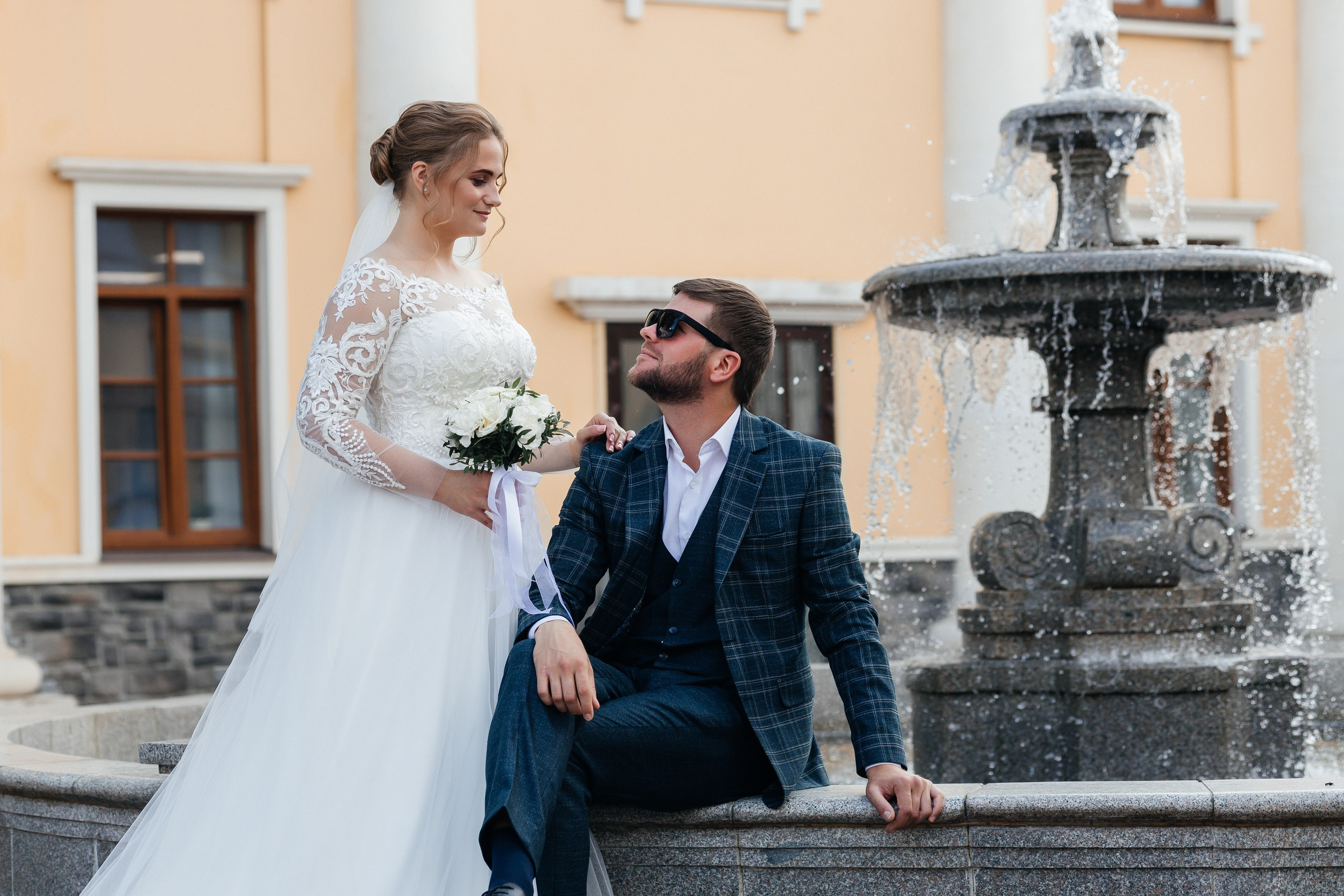 Трогательная выездная церемония в уютном ресторане. Олег Сверчков | Свадебный фотограф Вологда