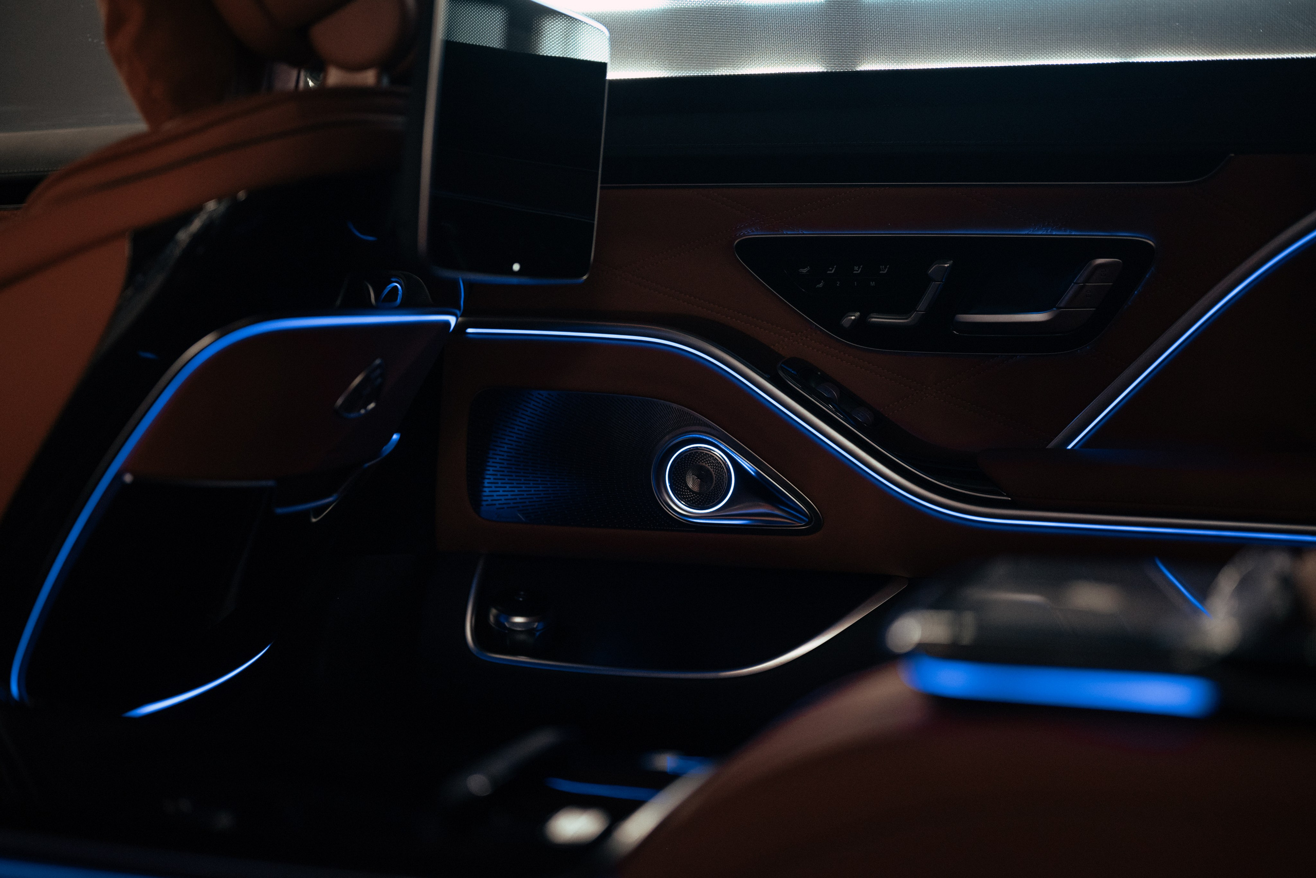 Mercedes Maybach v12 Black. DeLorein