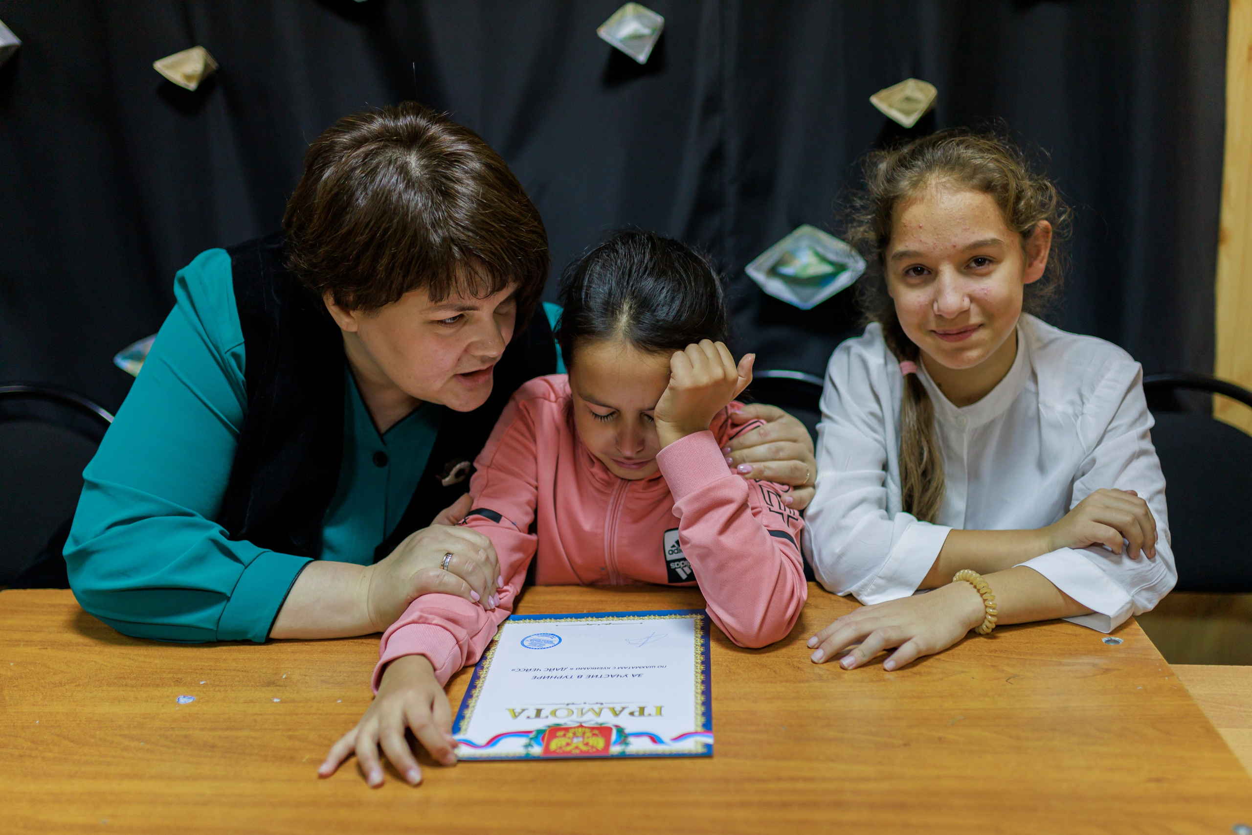 Репортажная сьёмка игры в шахматы в детском доме. Семейный и детский фотограф в Рязани Васюгова Мария