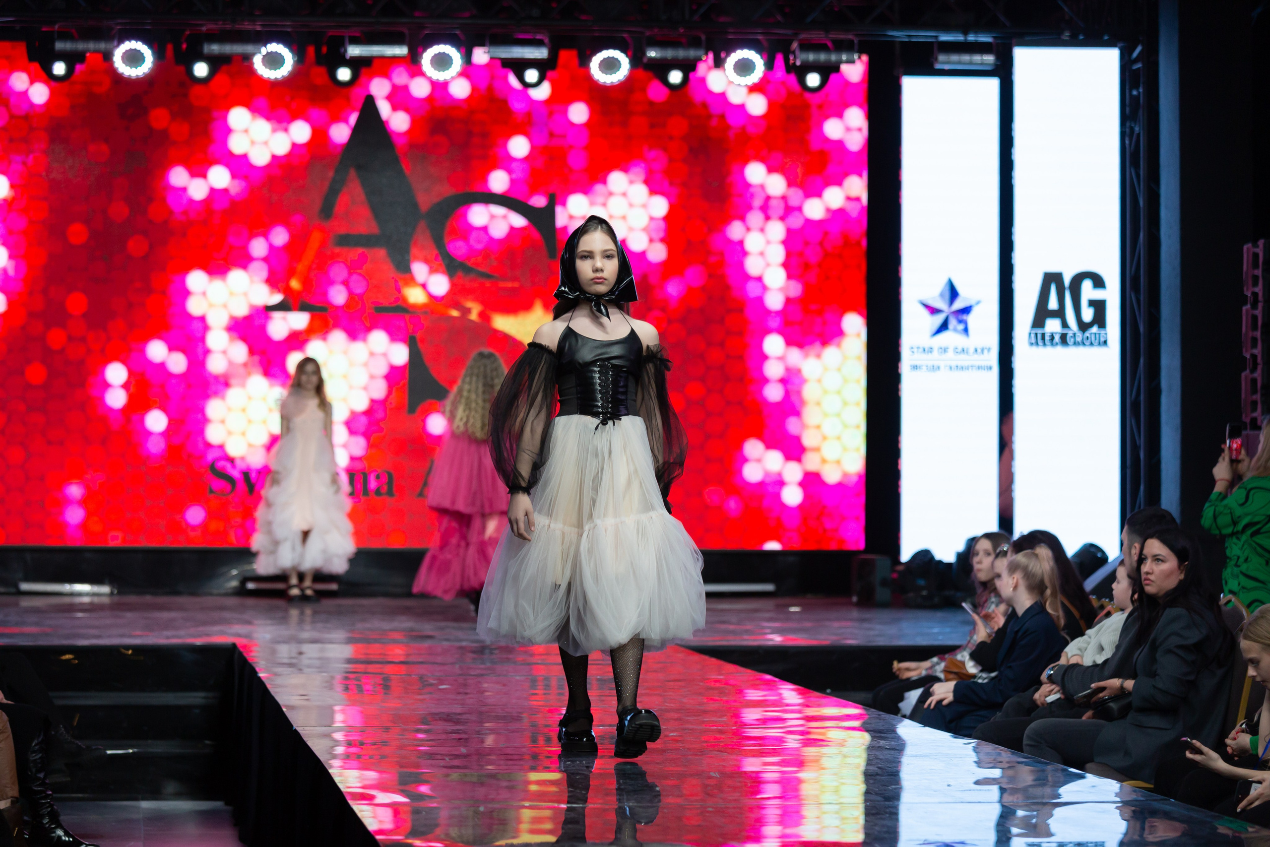 Звезда галактики. Яровит Холл. Репортажный, семейный, свадебный, портретный фотограф