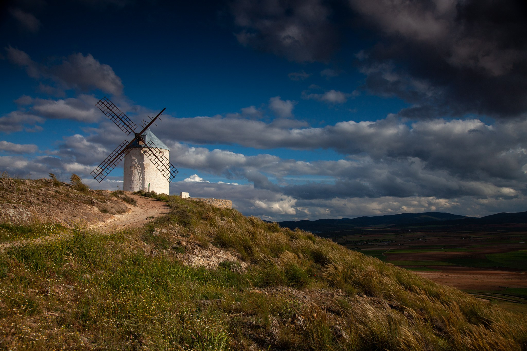 Consuegra España Molinos de viento de Don Quijote en la provincia de Toledo, Испания 2010. Фотограф Василий Буланов