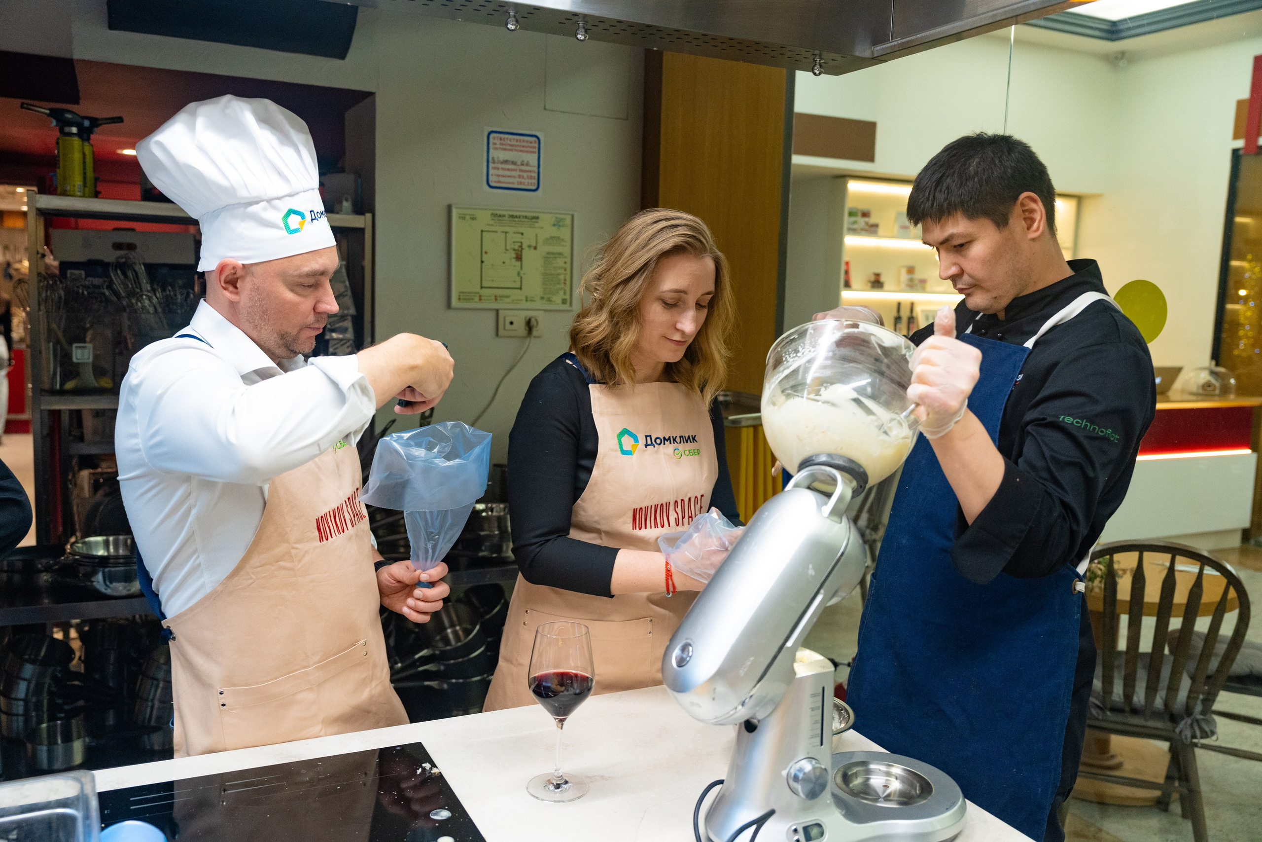 NOVIKOV SCHOOL — Умами зал. Фотограф Никита Комаров