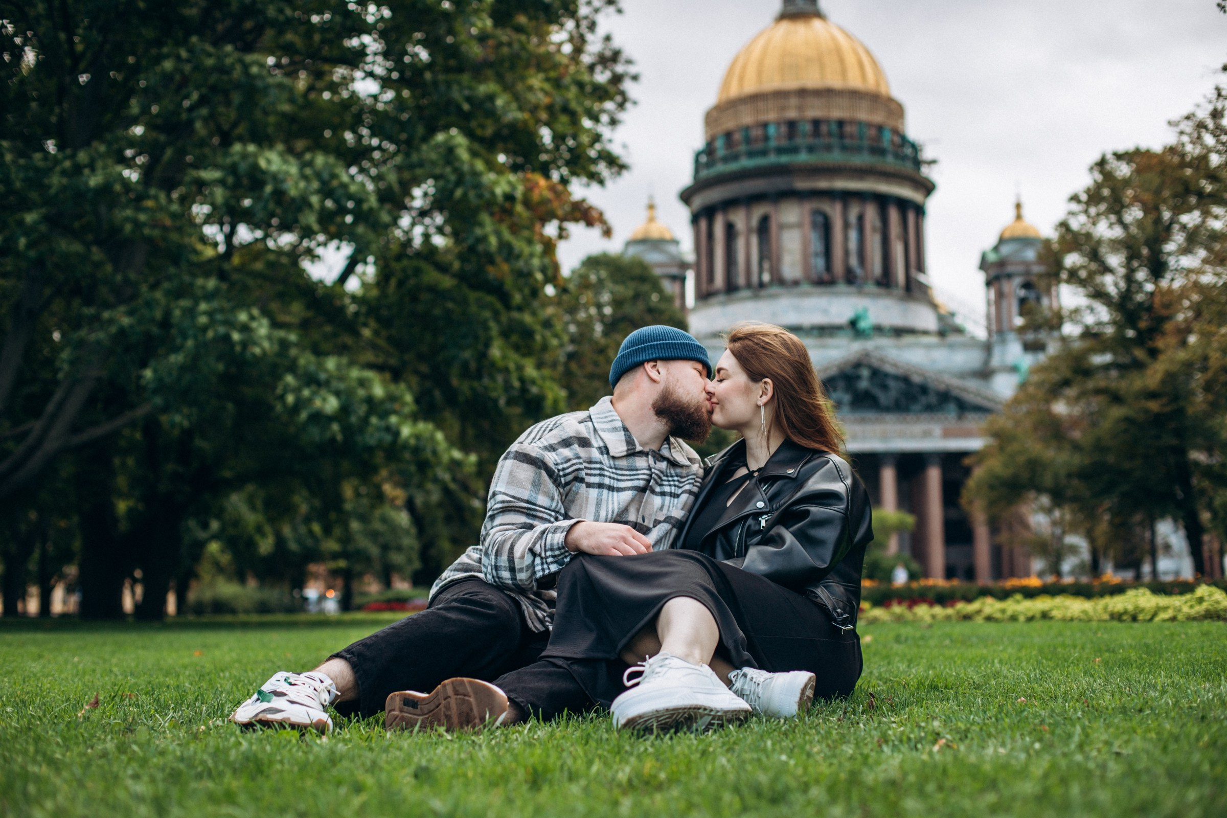 Владимир и Екатерина в октябре. Фотопрогулка в Петербурге. Индивидуальный и семейный фотограф в Санкт-Петербурге
