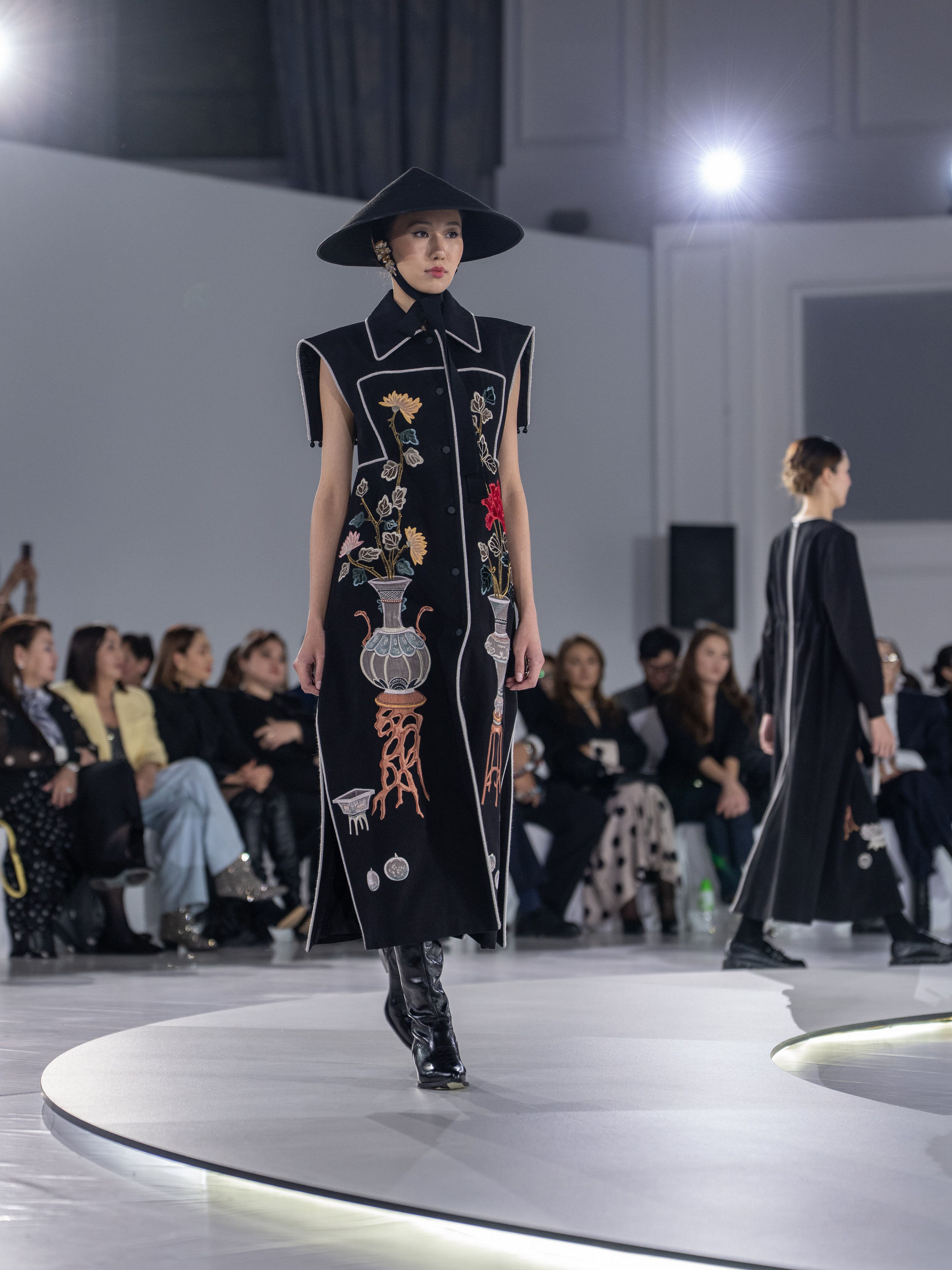 Дизайнер Stas Lopatkin. Сайт Алматинского НЮ АРТ, будуар и фэшн фотографа Дениса Карпенко