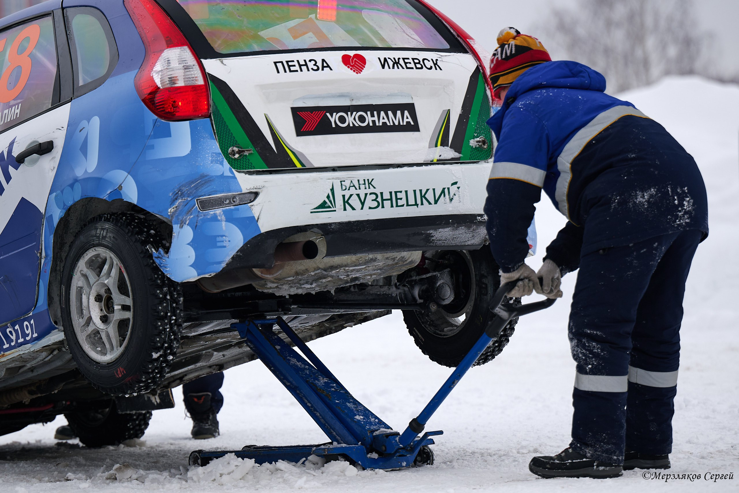 Трековые автогонки на льду Чемпионат России. Спортивный репортажный фотограф в Ижевске Сергей Мерзляков