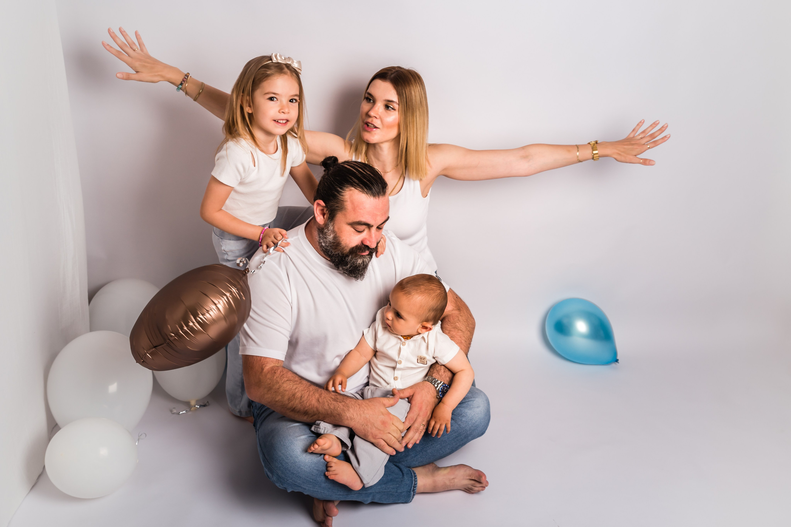Happy family. Professional family and children’s photographer in Izmir Irina Eron