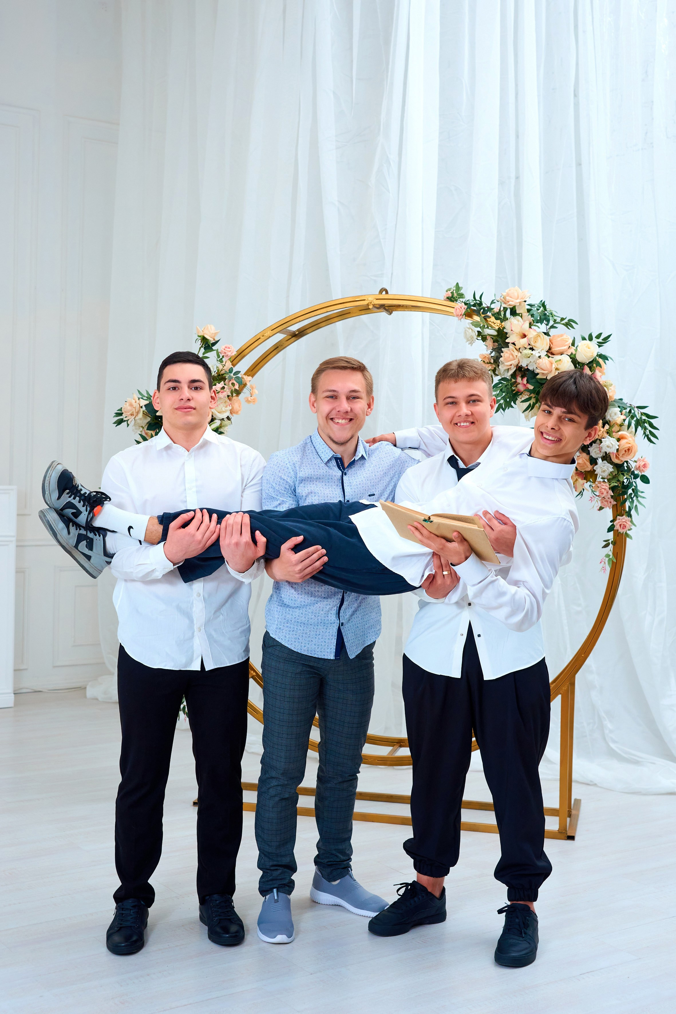 Студийная съёмка. 11 класс. Весна. Childrenfoto.ru