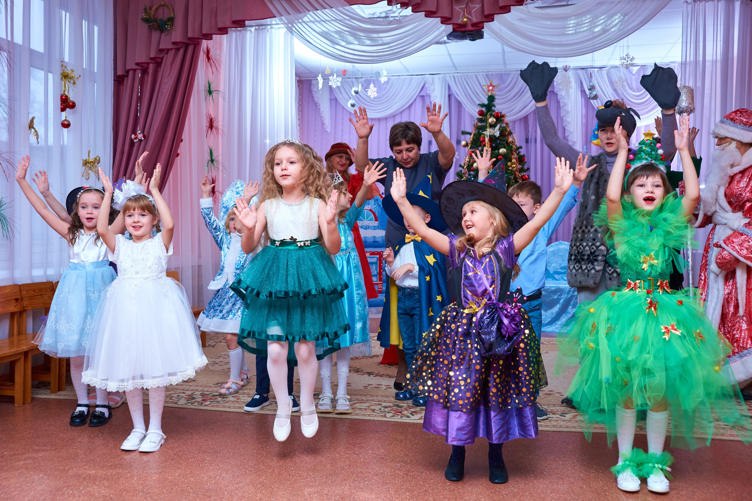 Новогодние утренники. Childrenfoto.ru