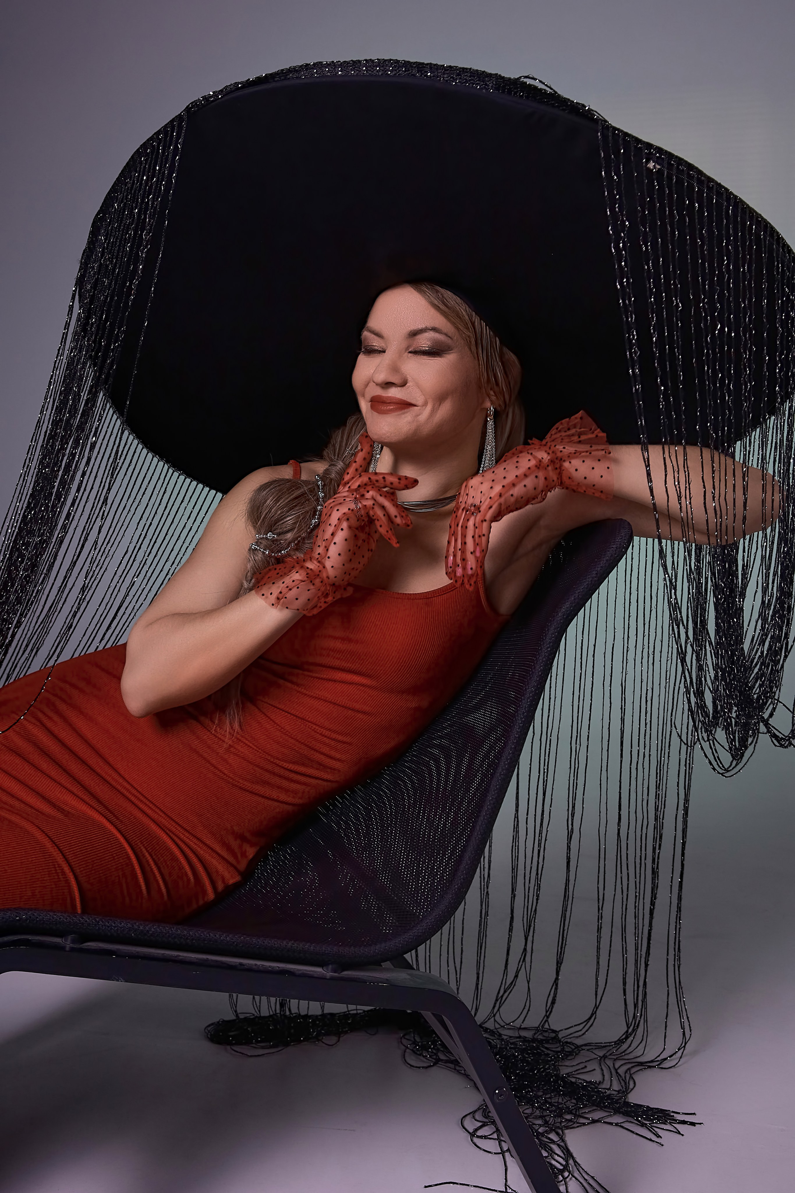 Портретная студийная фотосессия в шикарной шляпе. Семейный и свадебный фотограф в Краснодаре Михеева Светлана