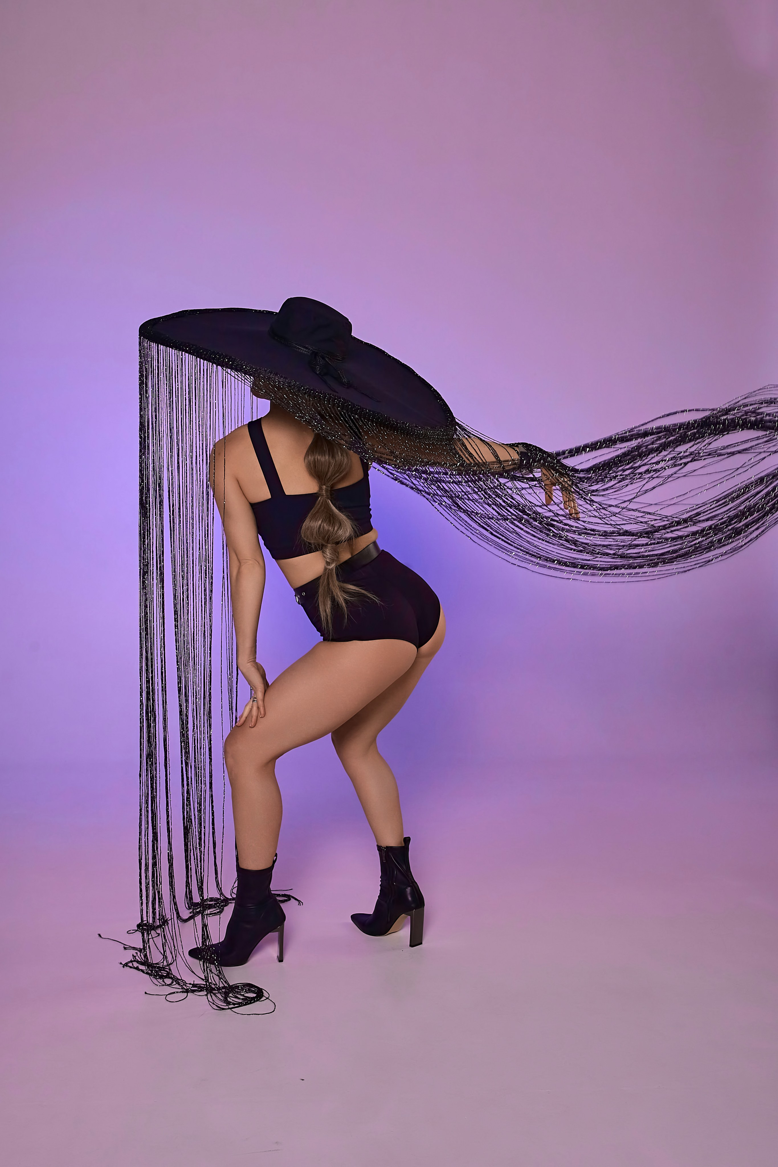 Портретная студийная фотосессия в шикарной шляпе. Семейный и свадебный фотограф в Краснодаре Михеева Светлана