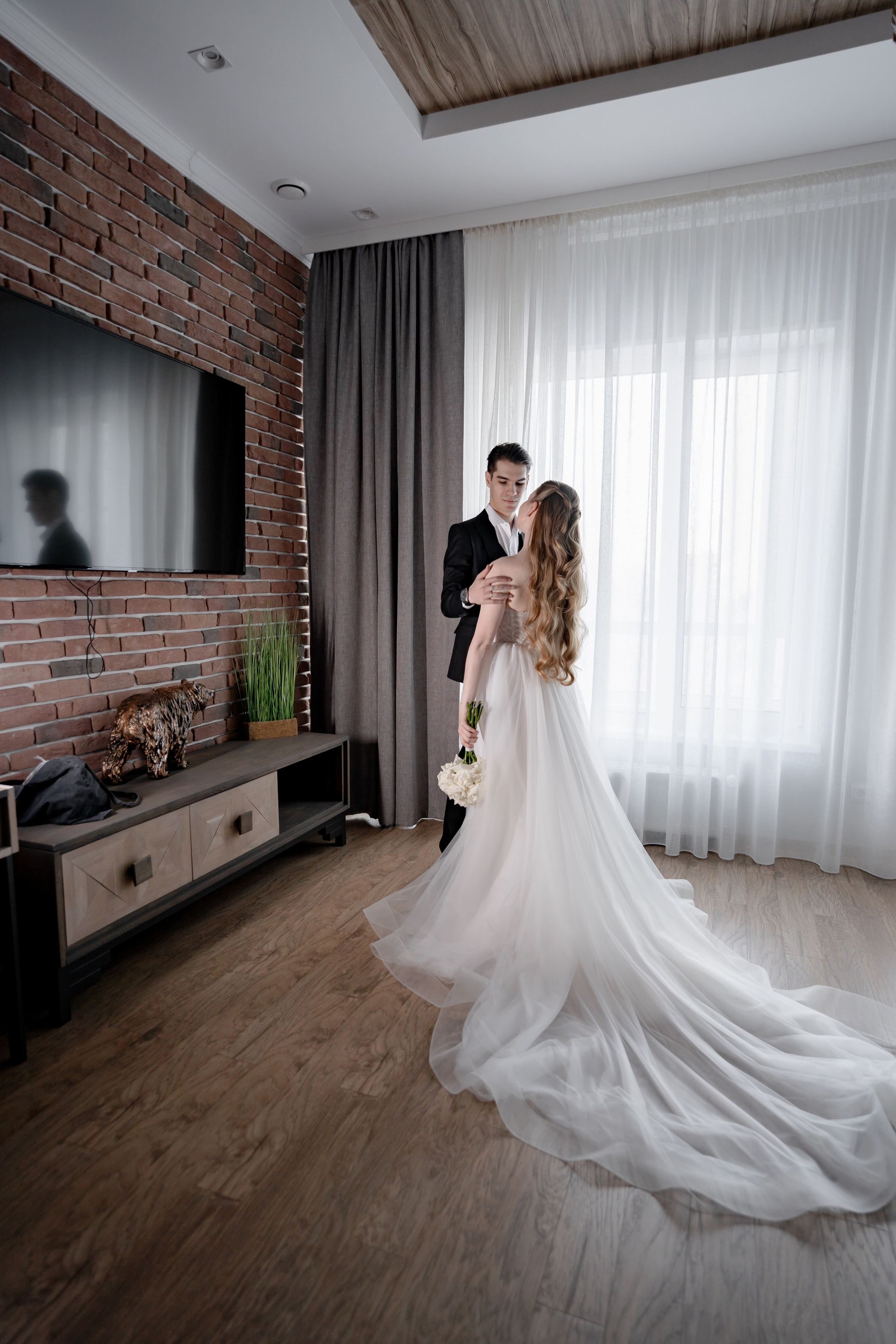 СВАДЕБНАЯ СЬЕМКА СБОРОВ В ОТЕЛЕ И ВЫЕЗД НА ЦЕРЕМОНИЮ (СНЯТО В СИБИРЕ В НИЖНЕВАРТОВСКЕ). Профессиональный фотограф, Санкт-Петербург — Виктория Богомолова