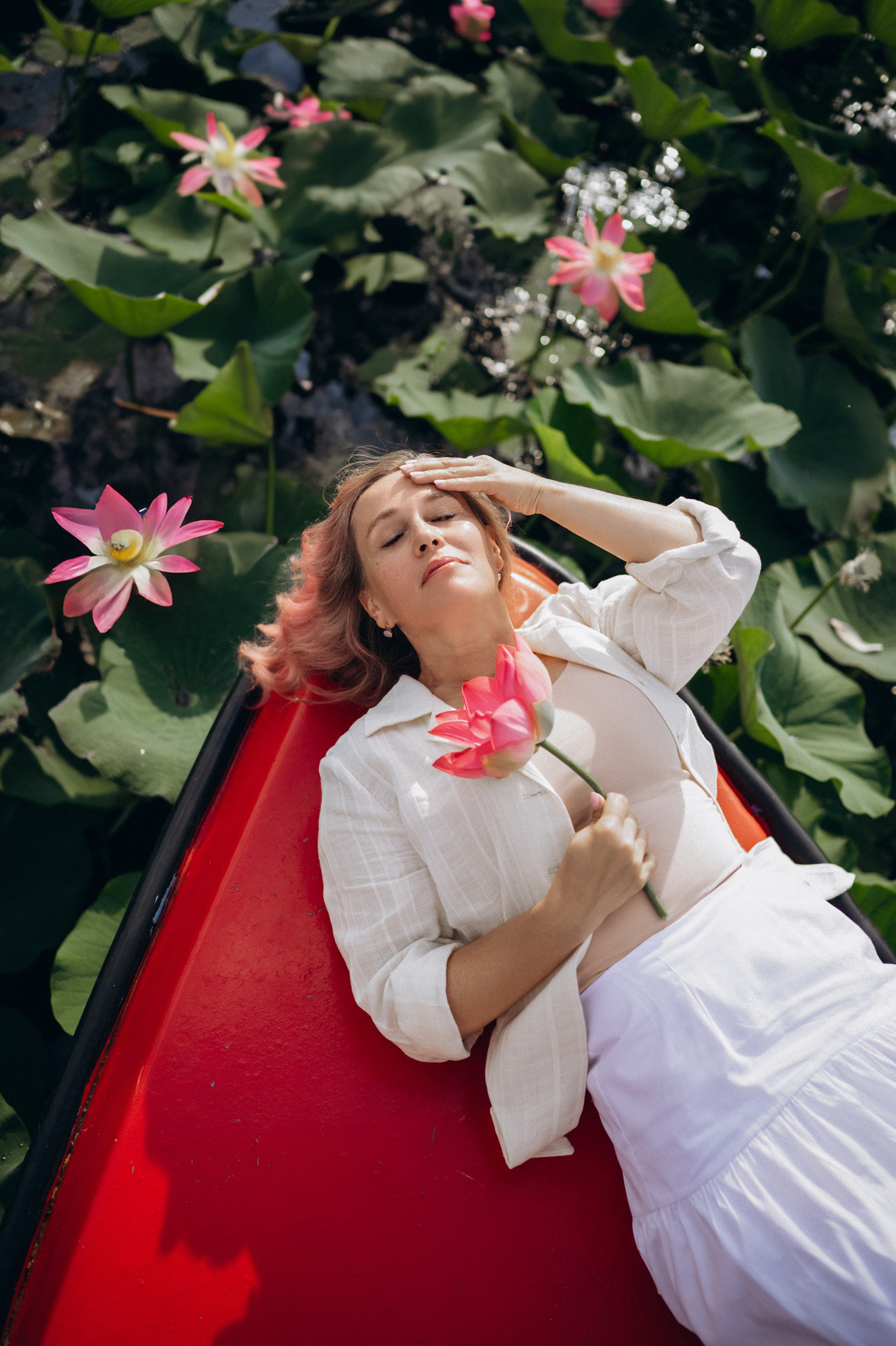 Лада и лотосы. Фотограф Горбенко Анна