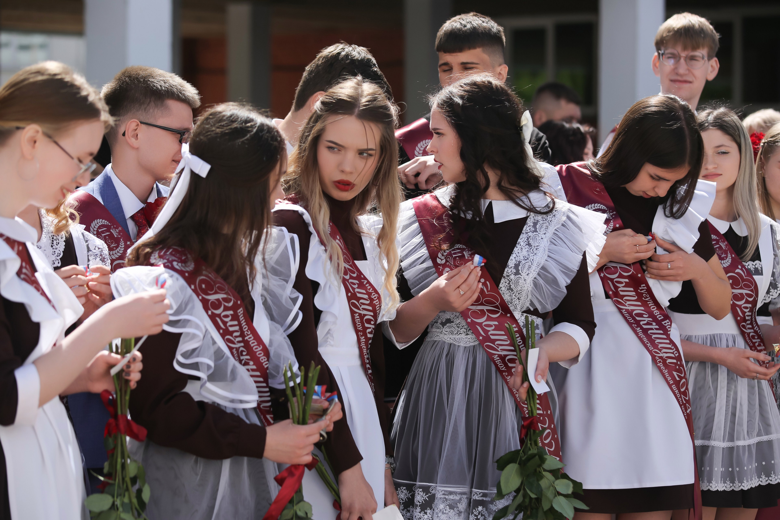 ЛИНЕЙКА «ПОСЛЕДНИЙ ЗВОНОК» 9 ШКОЛА 2024 г МЦЕНСК. ТВОЙ АЛЬБОМ / ТВОИ ПРАВИЛА