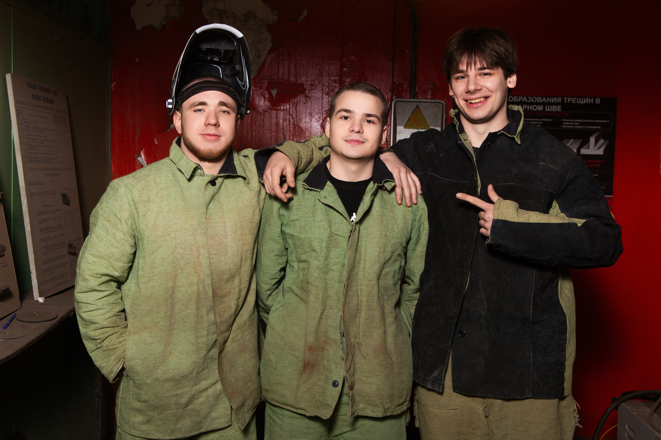 Фотосессия в Цеху для Выпускников Сварочного Производства | Твой Альбом Мценск. ТВОЙ АЛЬБОМ / ТВОИ ПРАВИЛА