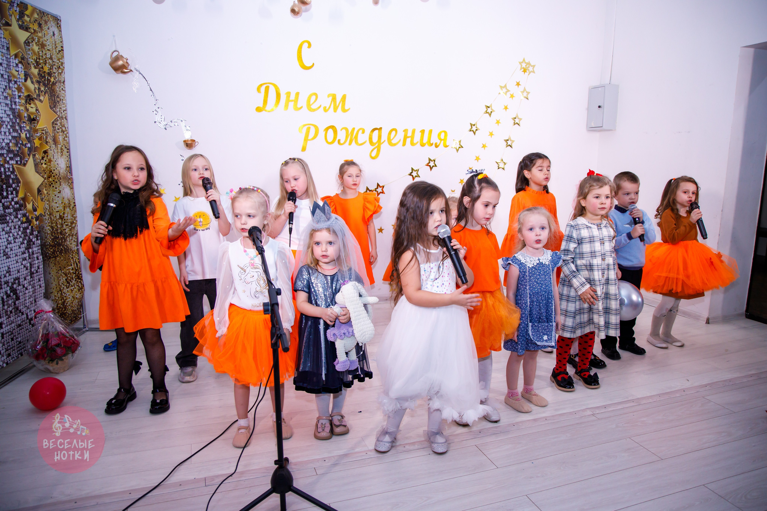 Веселый праздник с вокальной студией «Веселые Нотки». Профессиональная фото и видеосъемка. Москва