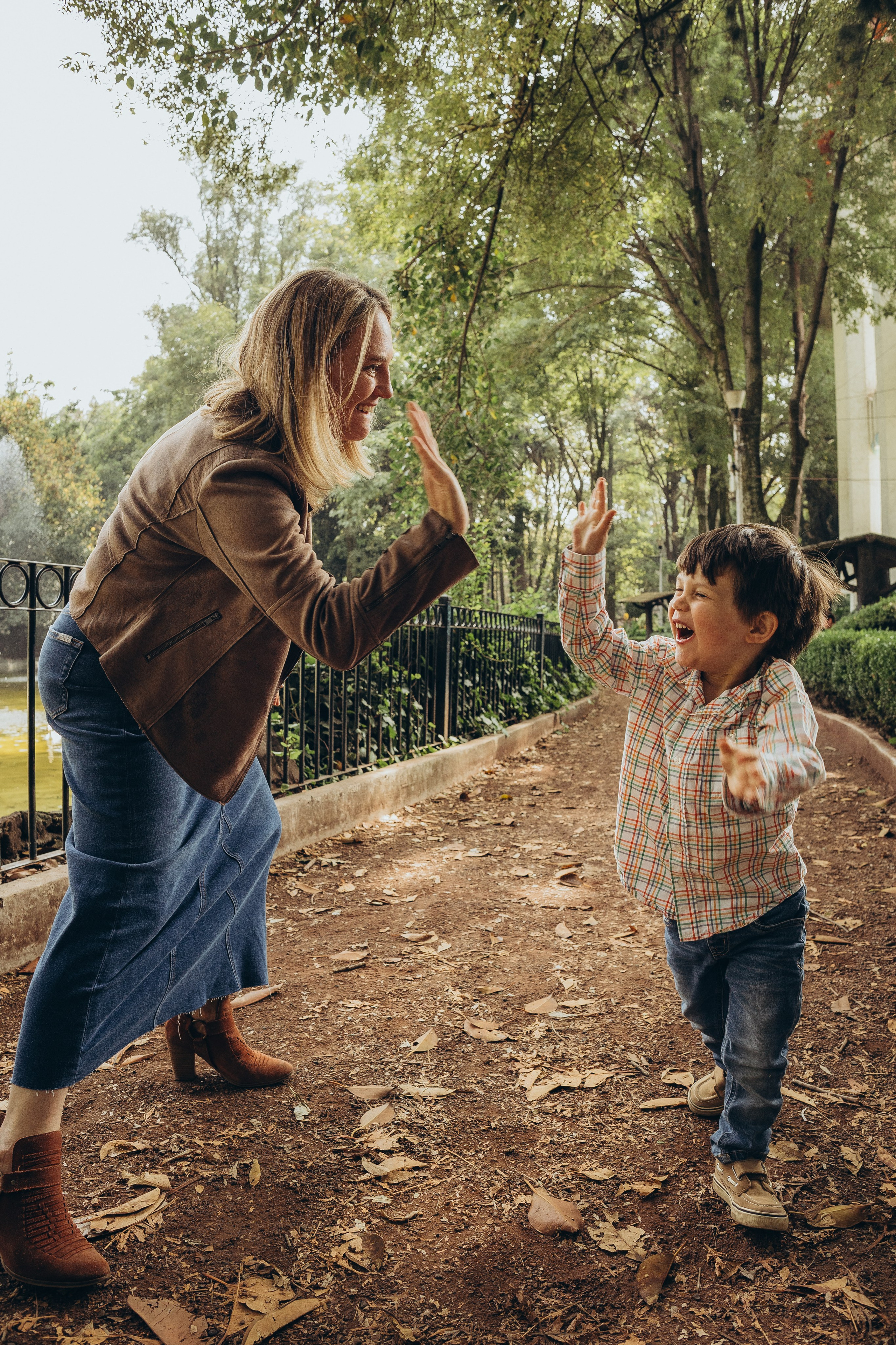 Sesión de fotos de mama e hijo en el Parque México, Condesa, Ciudad de México. Ирина Крохалева. Семейный фотограф в Екатеринбурге