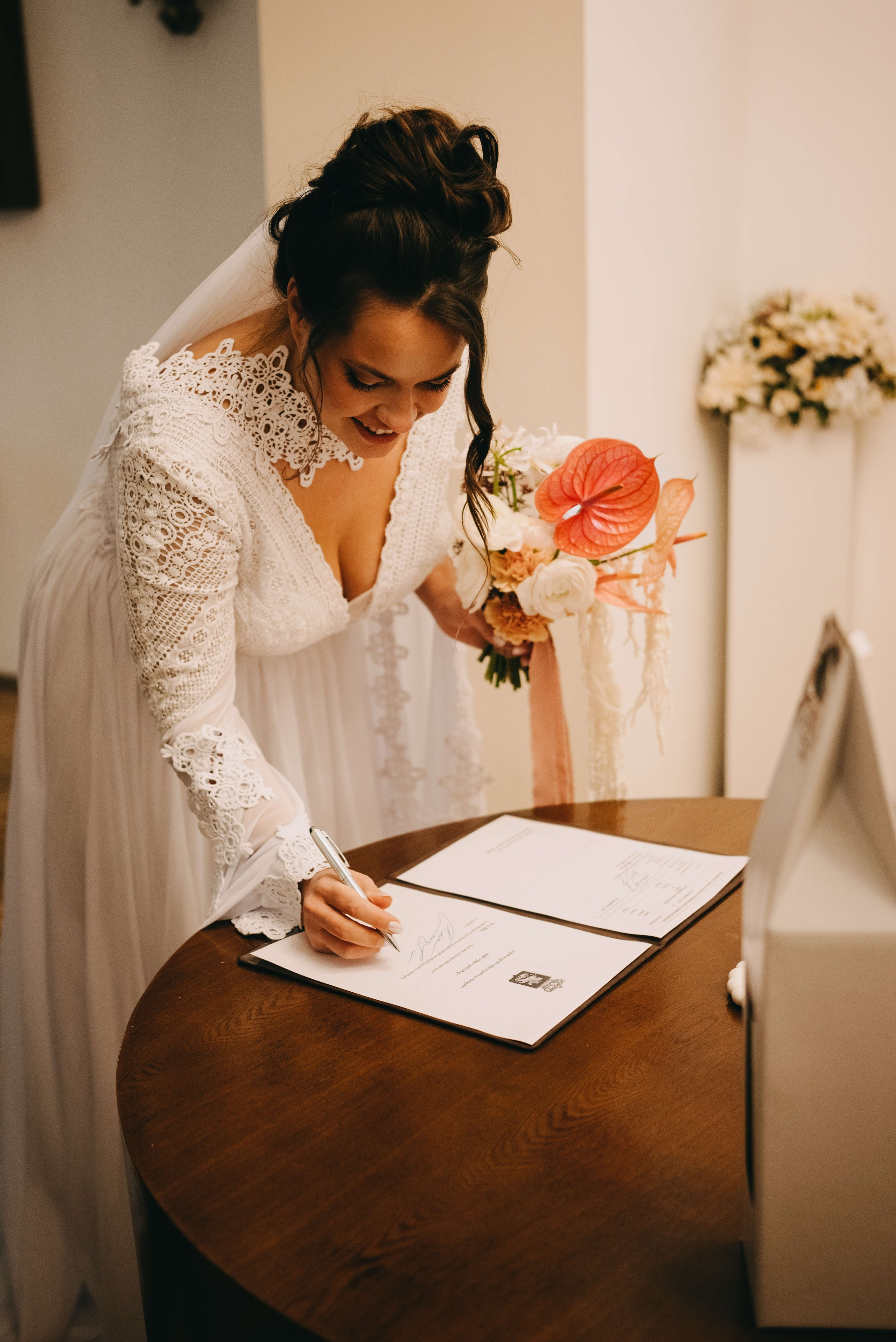 Анна & Виктор | сборы, роспись и прогулка. Портретный и свадебный фотограф в Тбилиси • xeniqo