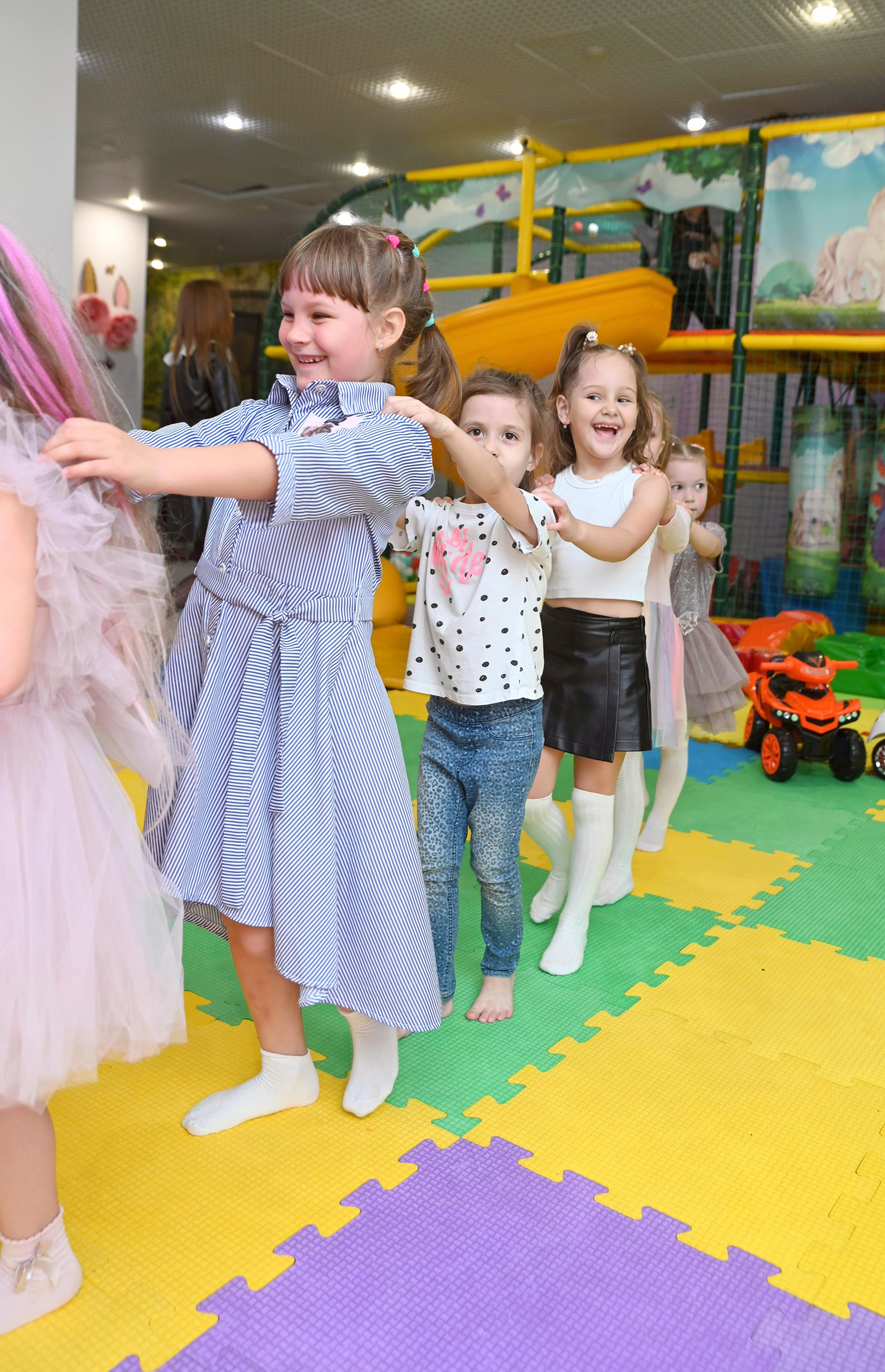 Игротека «Море Позитива». Я Ольга Казанцева, фотографирую снимаю ваши киноистории и печатаю фото и цифровые портреты на холсте