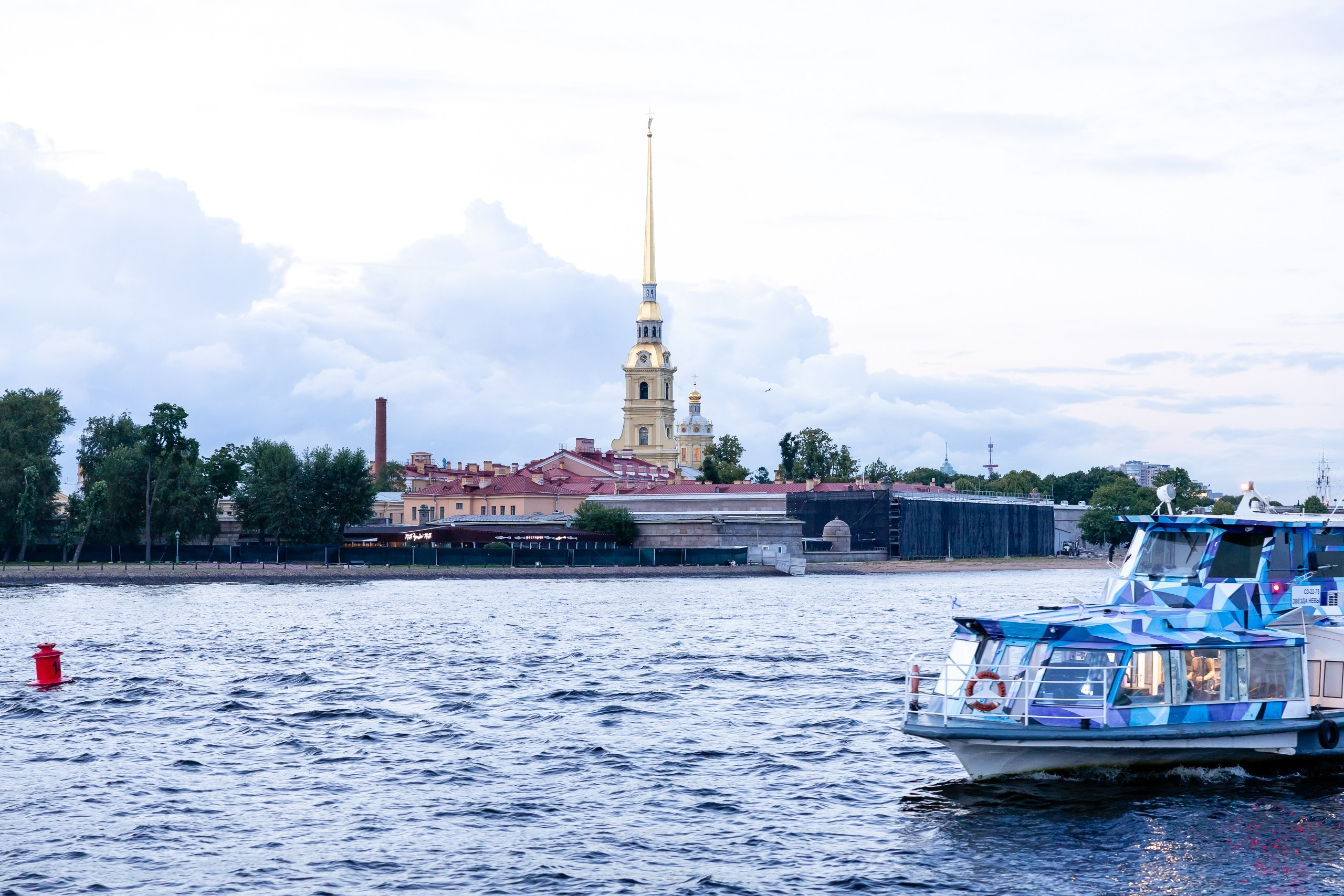 Экскурсия на двухпалубном теплоходе по Неве. Фотограф в Санкт-Петербурге — Сергей Петров