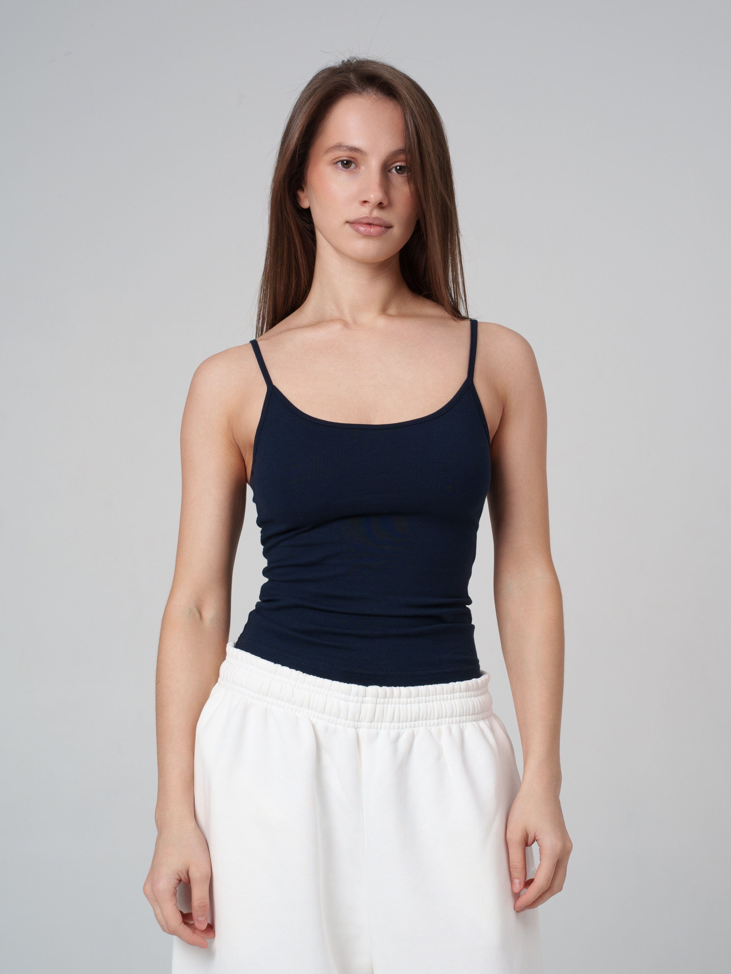 Топы на сером фоне. Иван Упоров — фотограф, рилсмейкер чебоксары